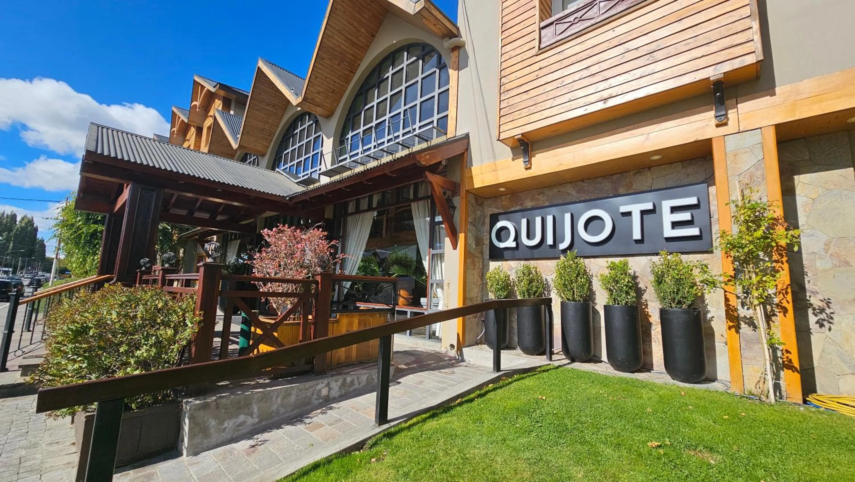 Facade/entrance in Hotel Quijote