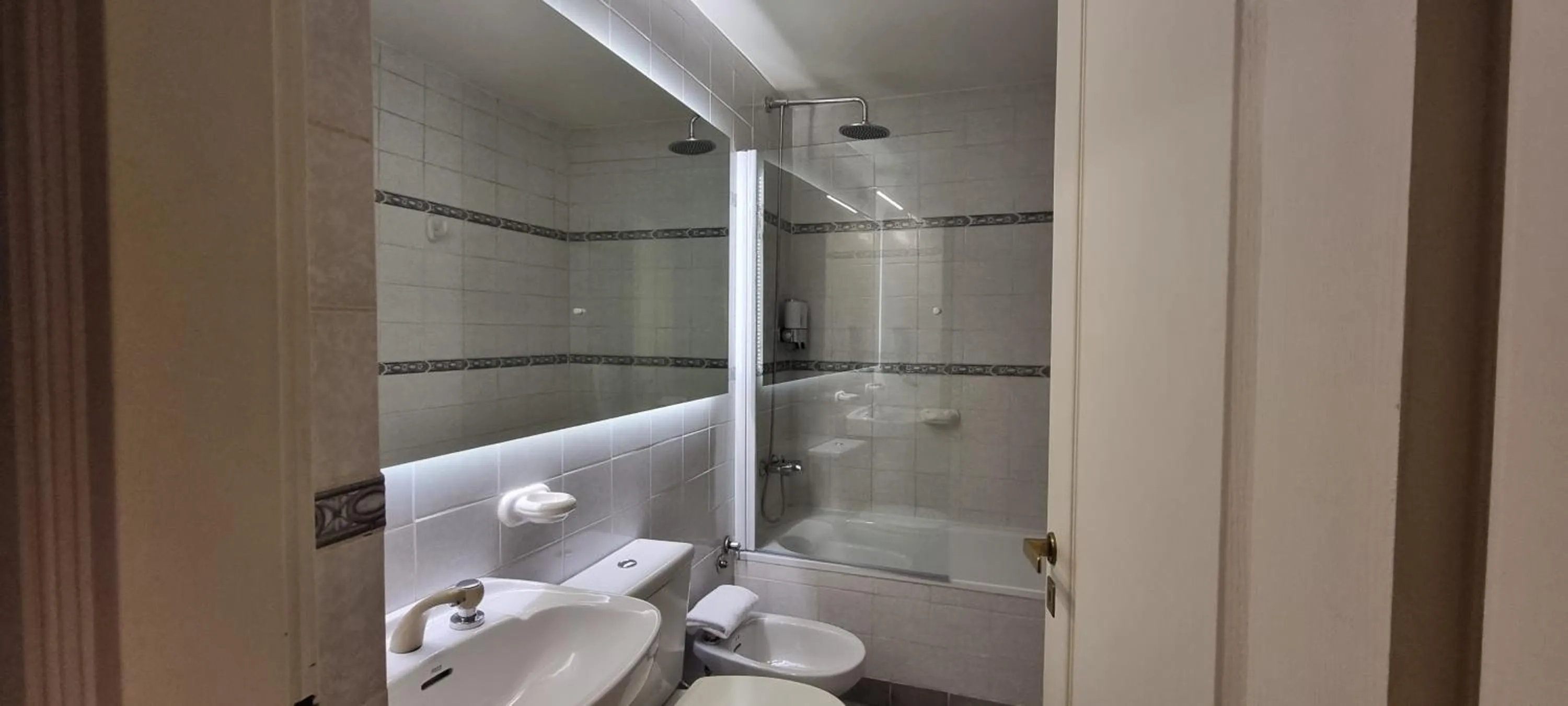 Bathroom in Hotel Quijote