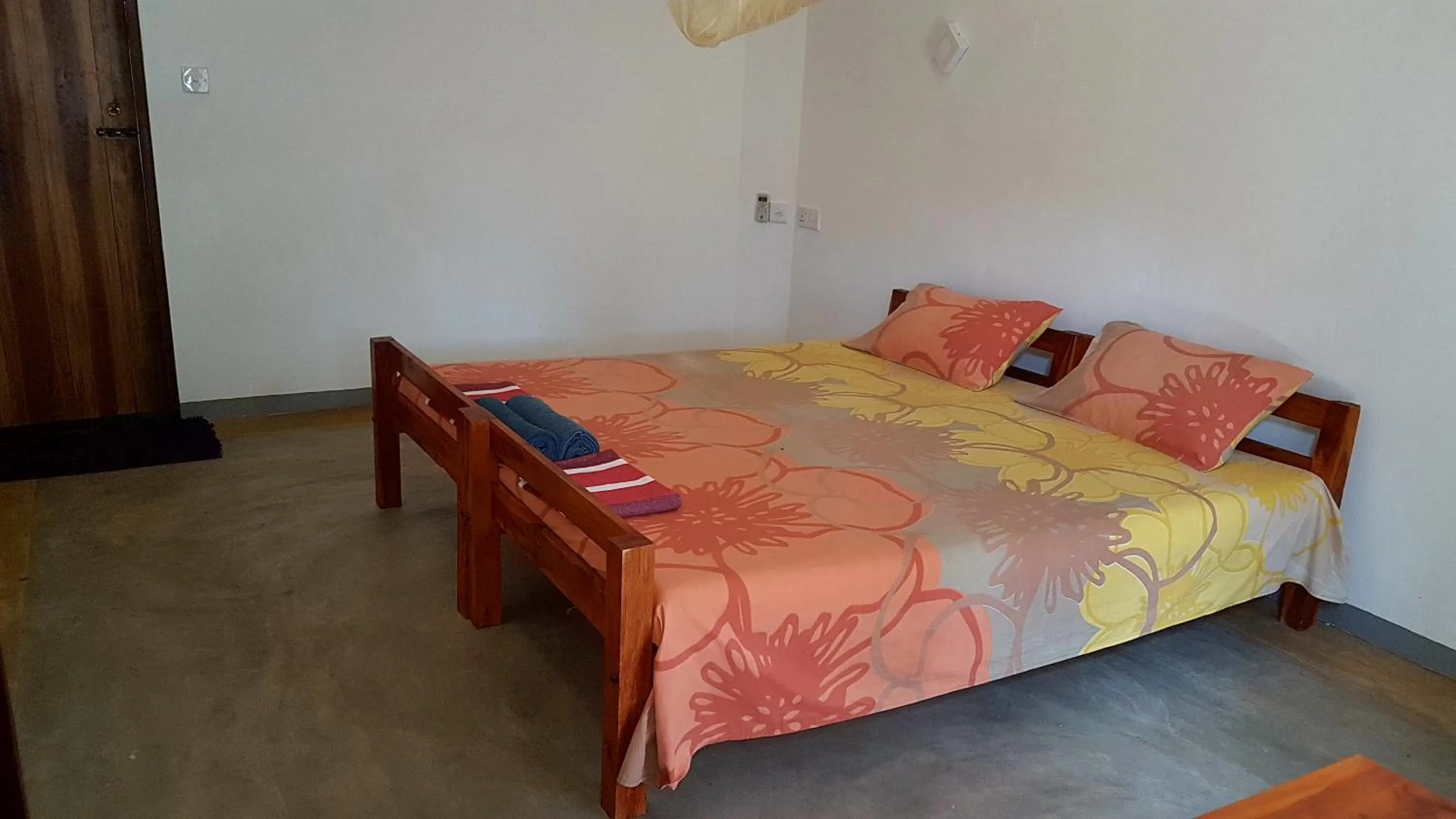Bedroom, Bed in Sandy Beach Hotel