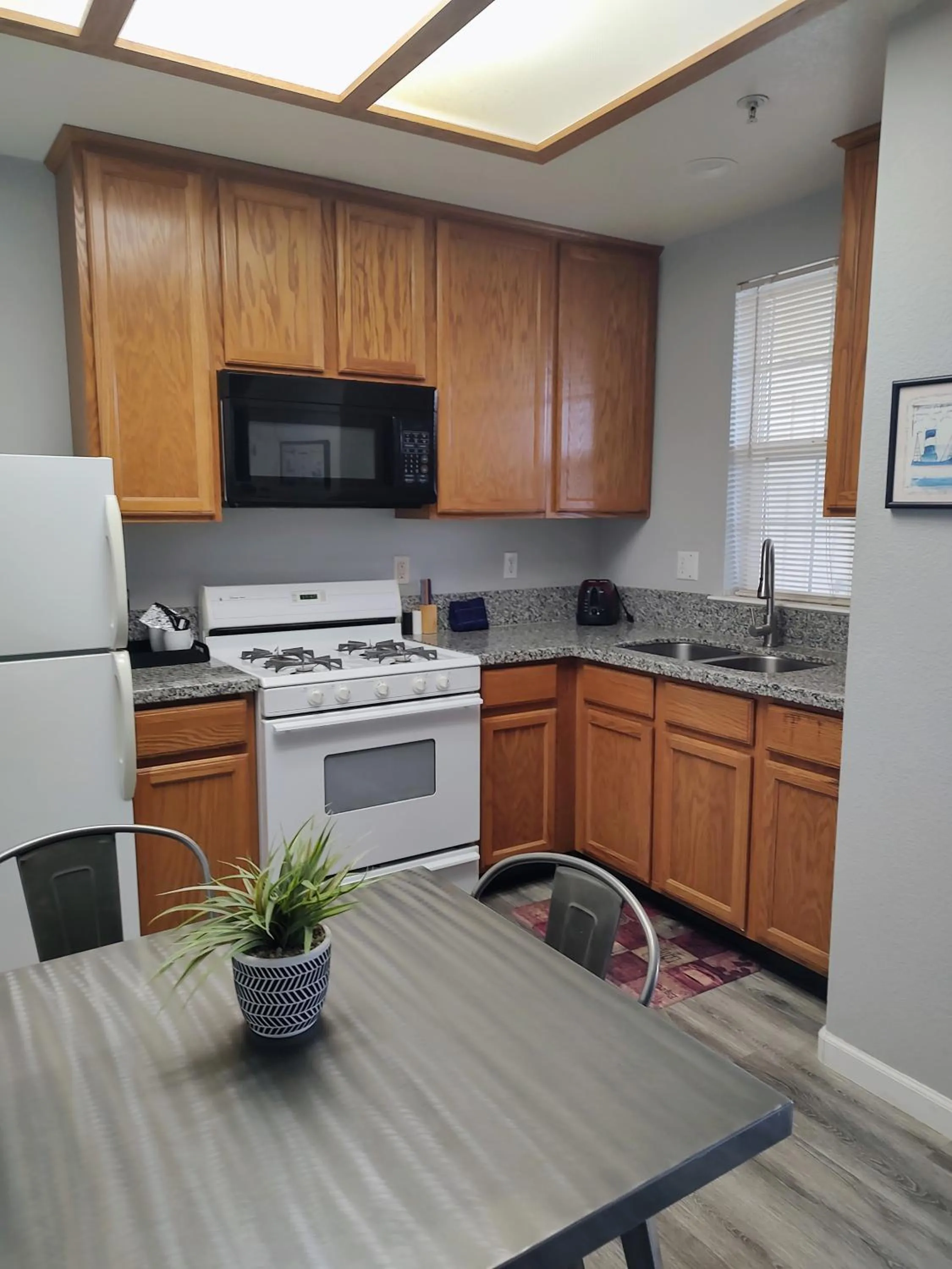 Kitchen or kitchenette in Pacific Plaza Resort