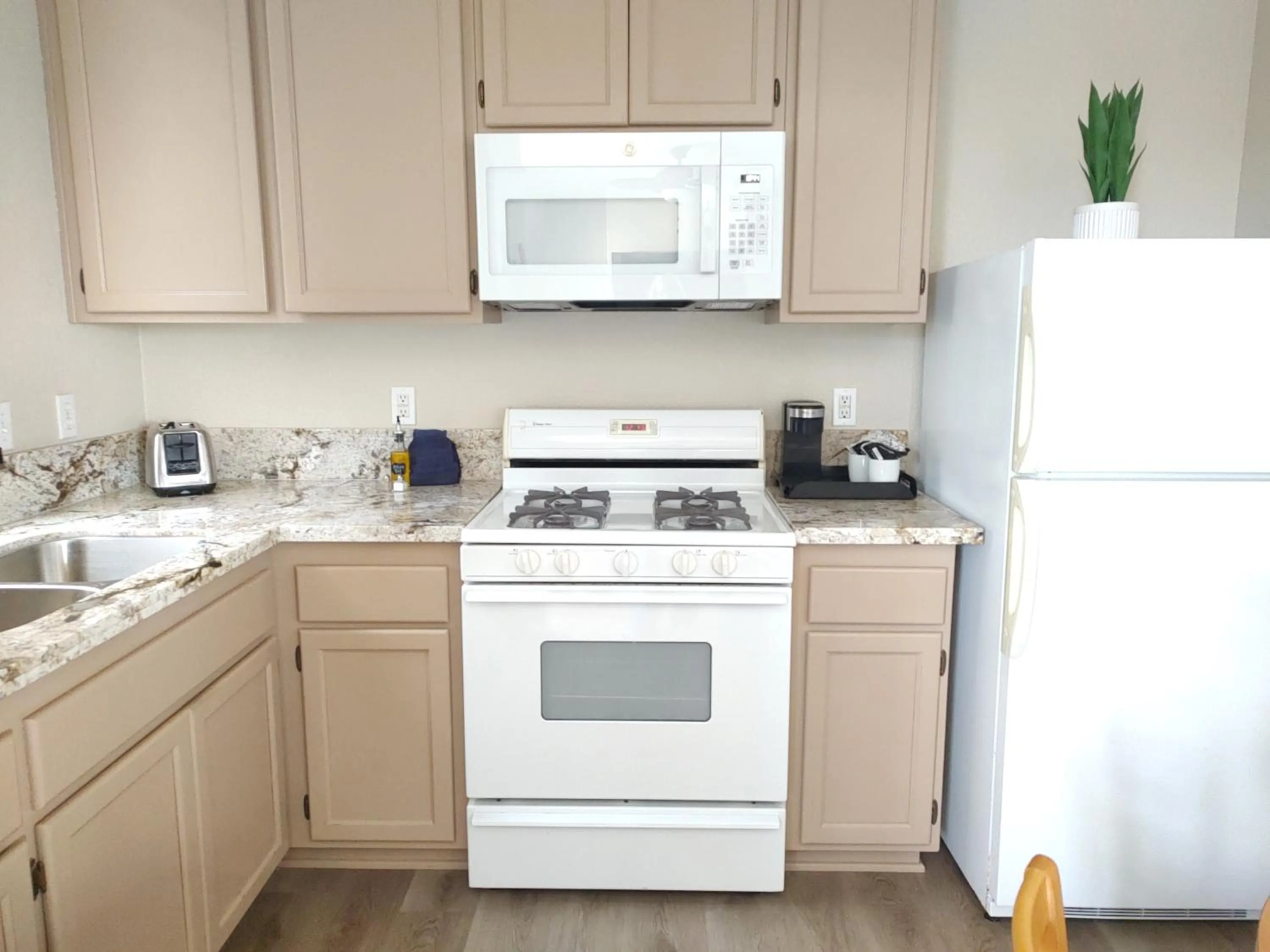 kitchen in Pacific Plaza Resort