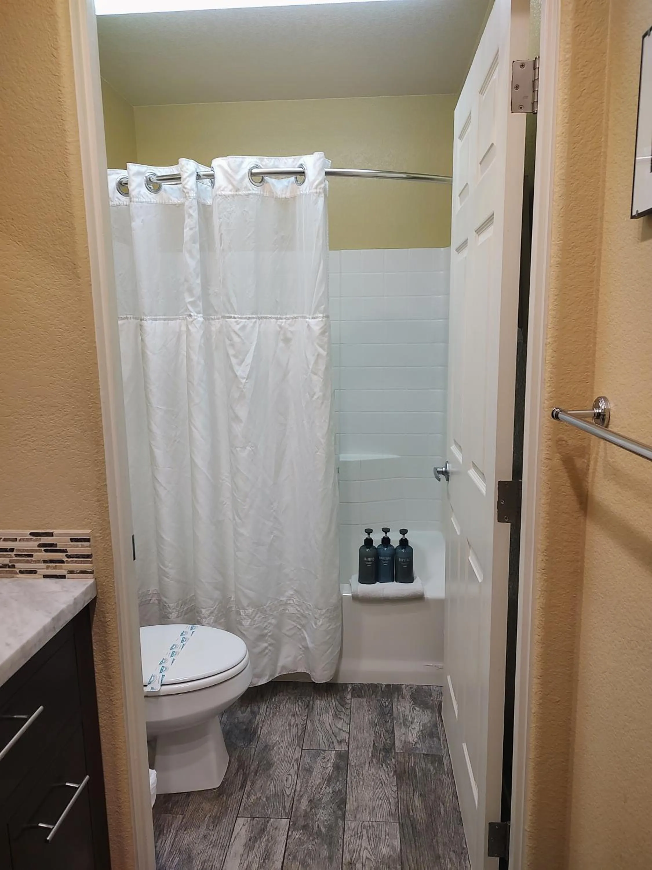 Shower in Pacific Plaza Resort