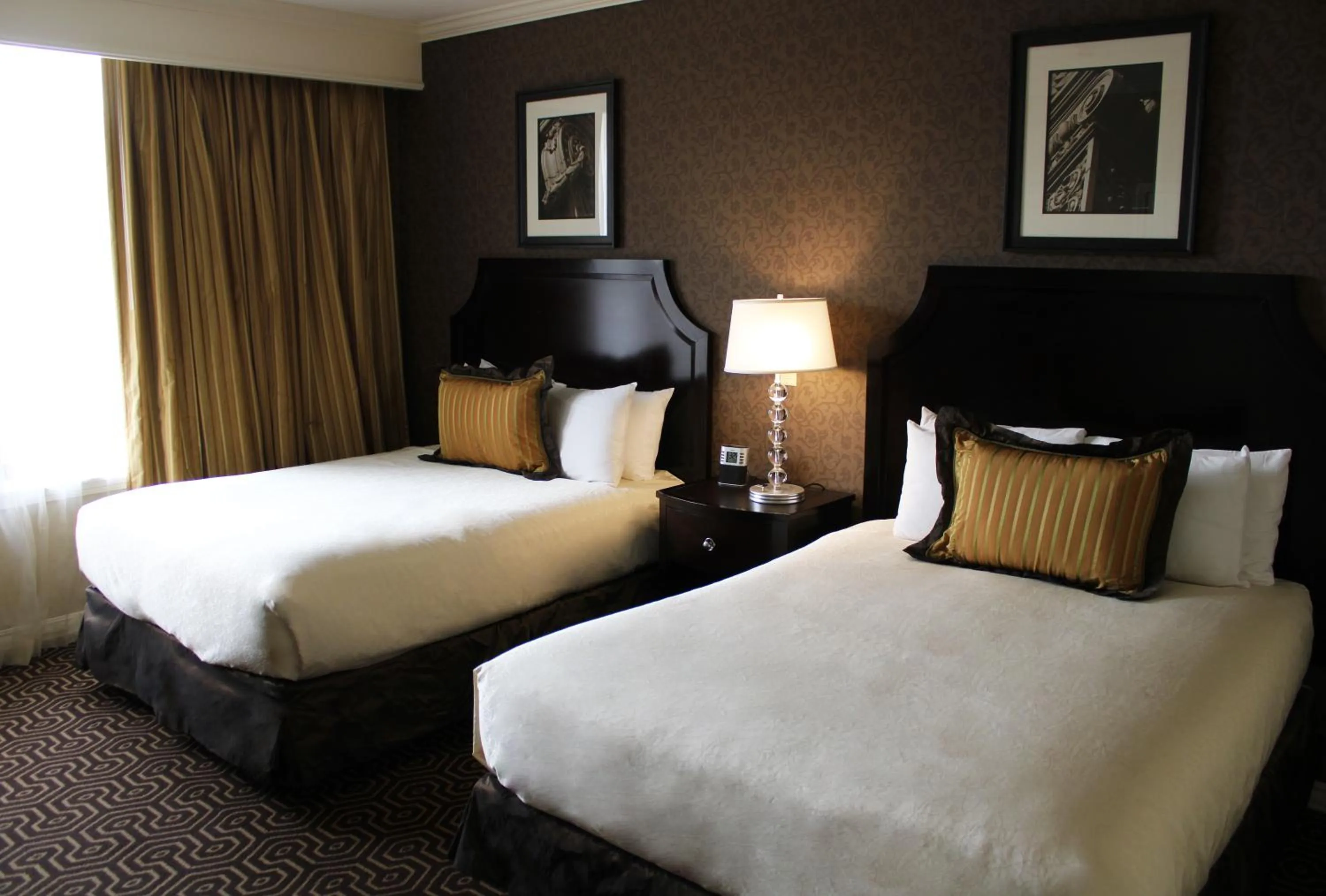 Bedroom, Bed in Hotel Julien Dubuque