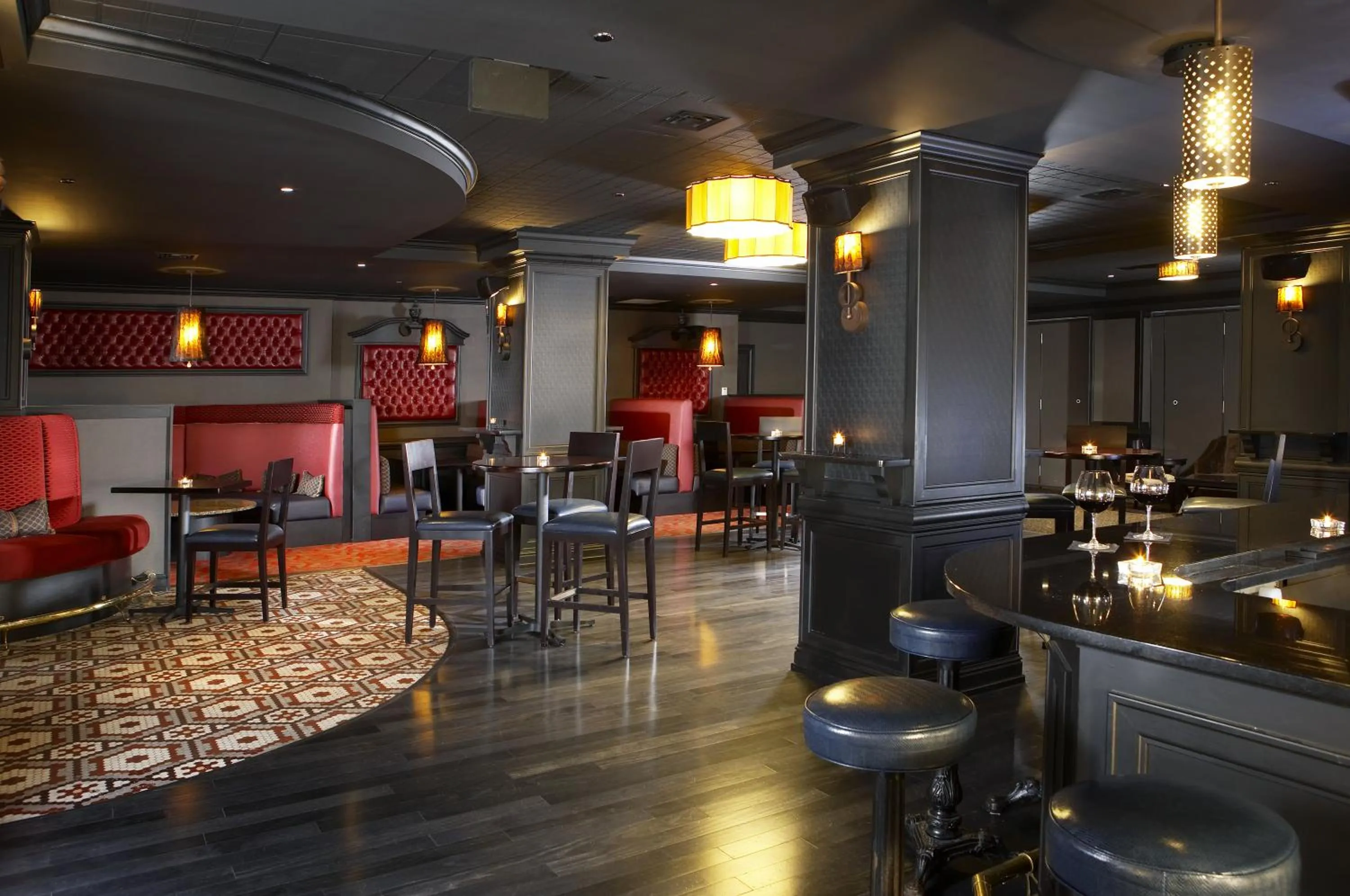 Lounge or bar in Hotel Julien Dubuque