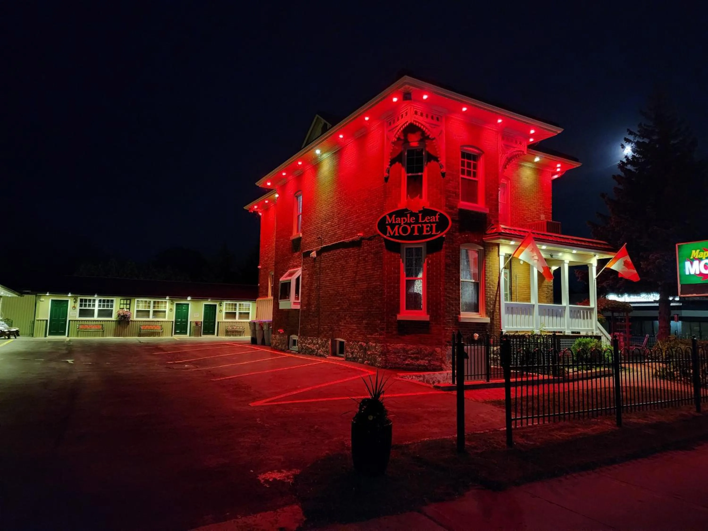 Property building in Maple Leaf Motel