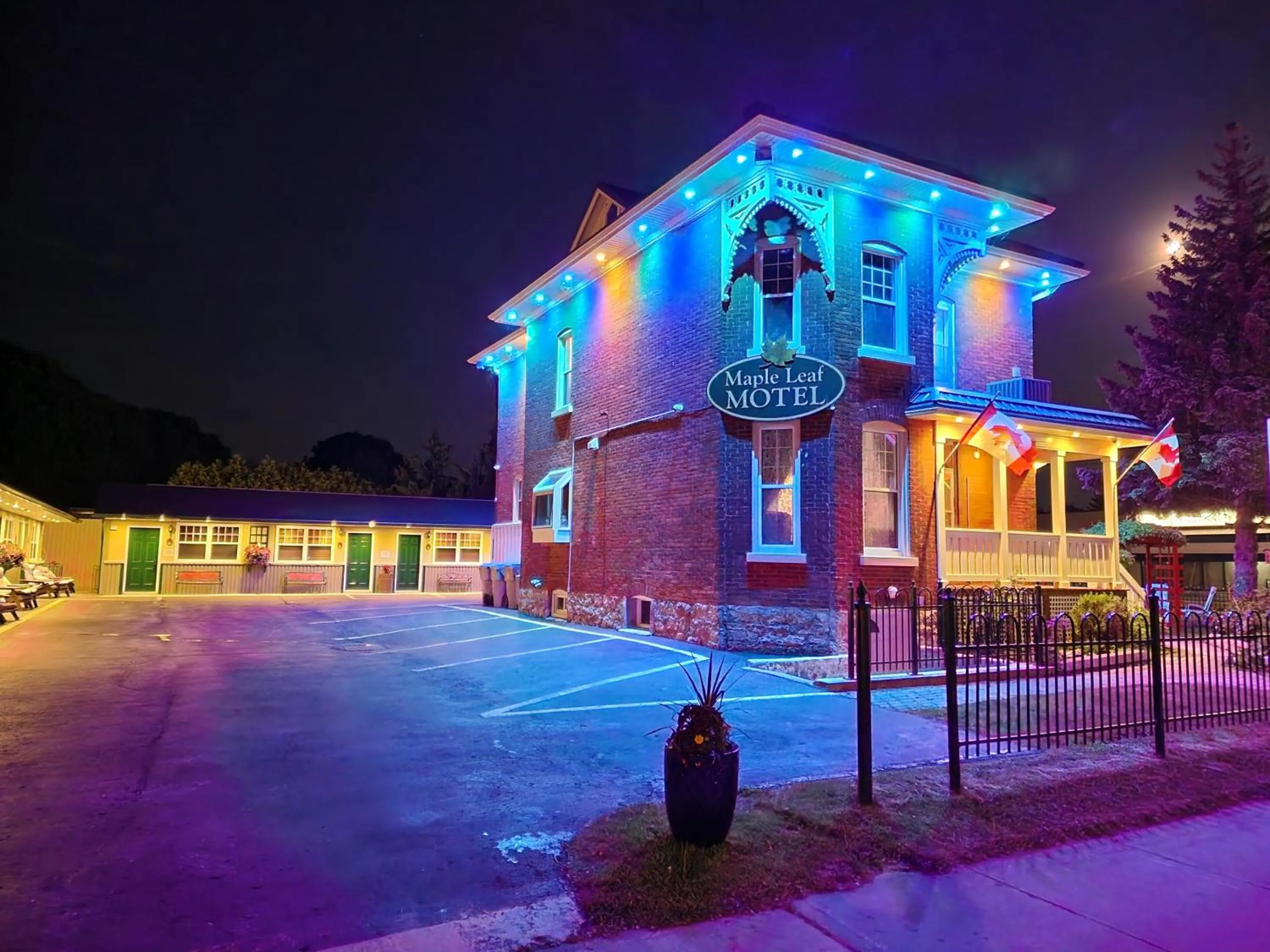 Night in Maple Leaf Motel