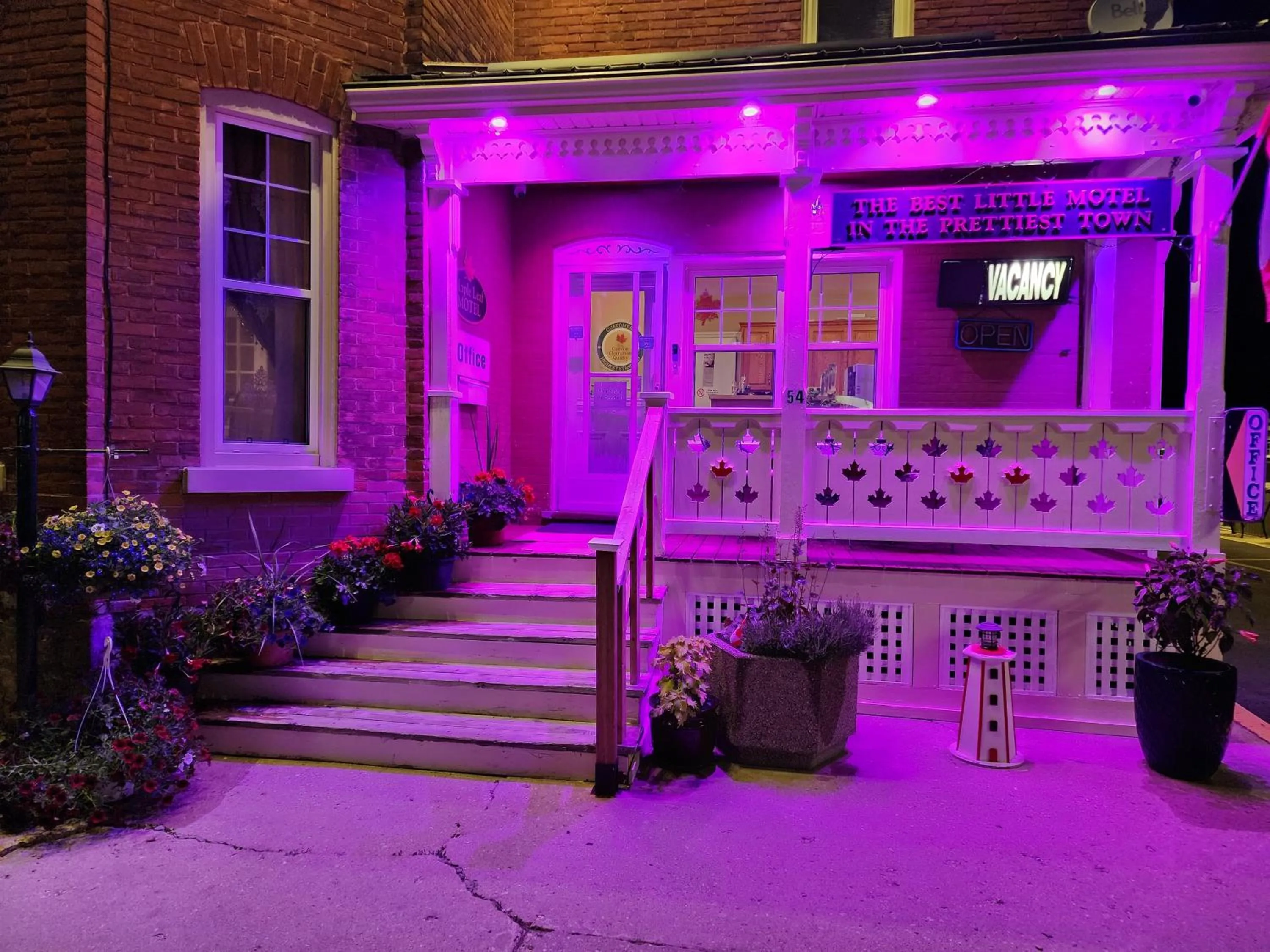 Facade/entrance in Maple Leaf Motel