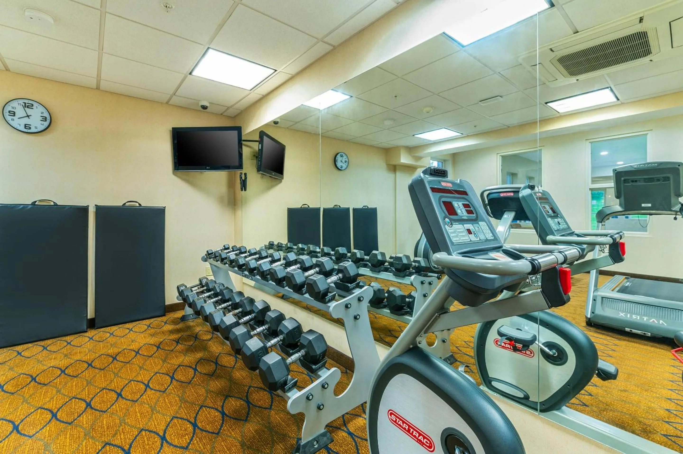 Fitness centre/facilities in Comfort Inn & Suites