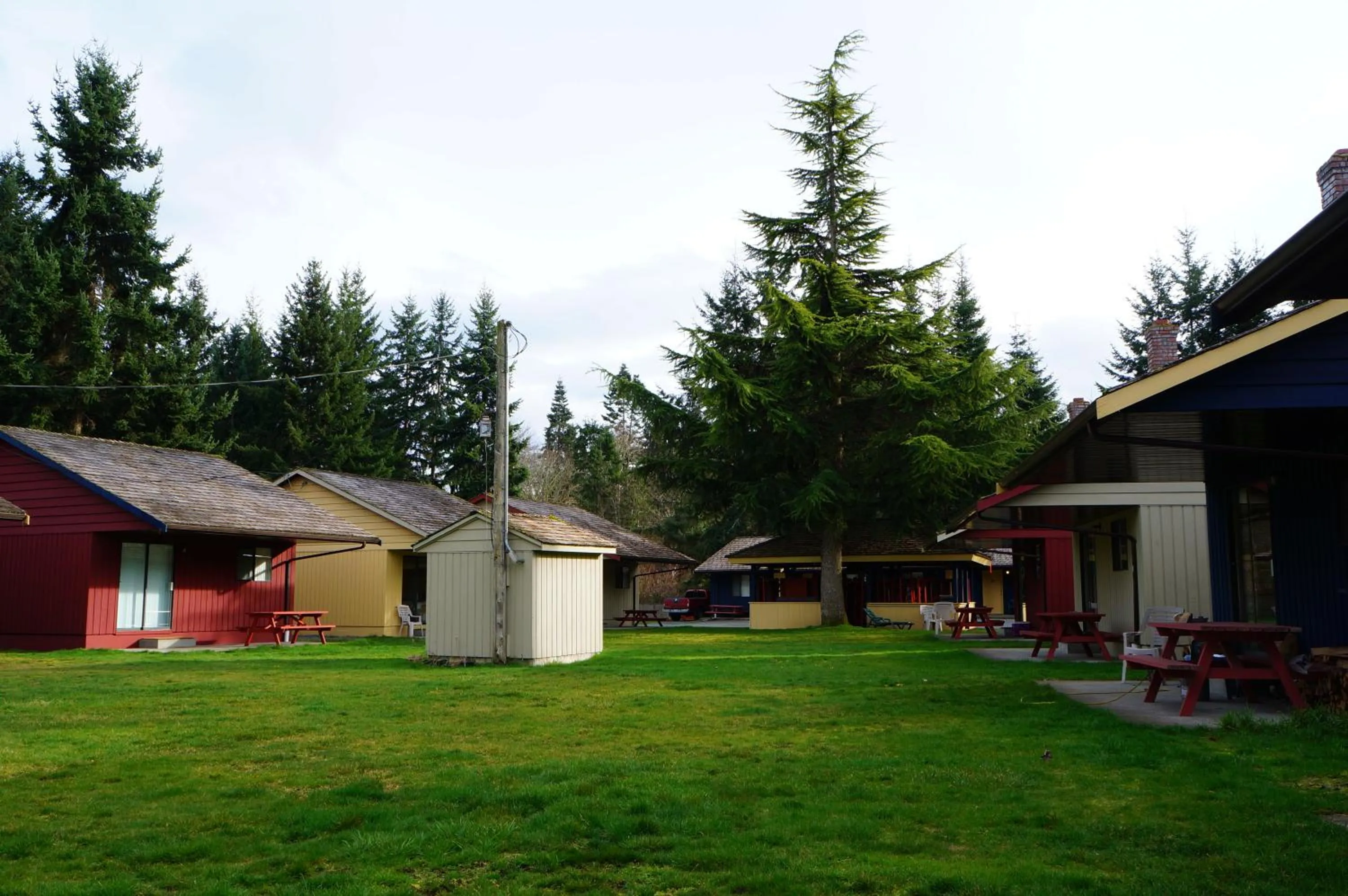 Property building in Riverside Resort & RV Park