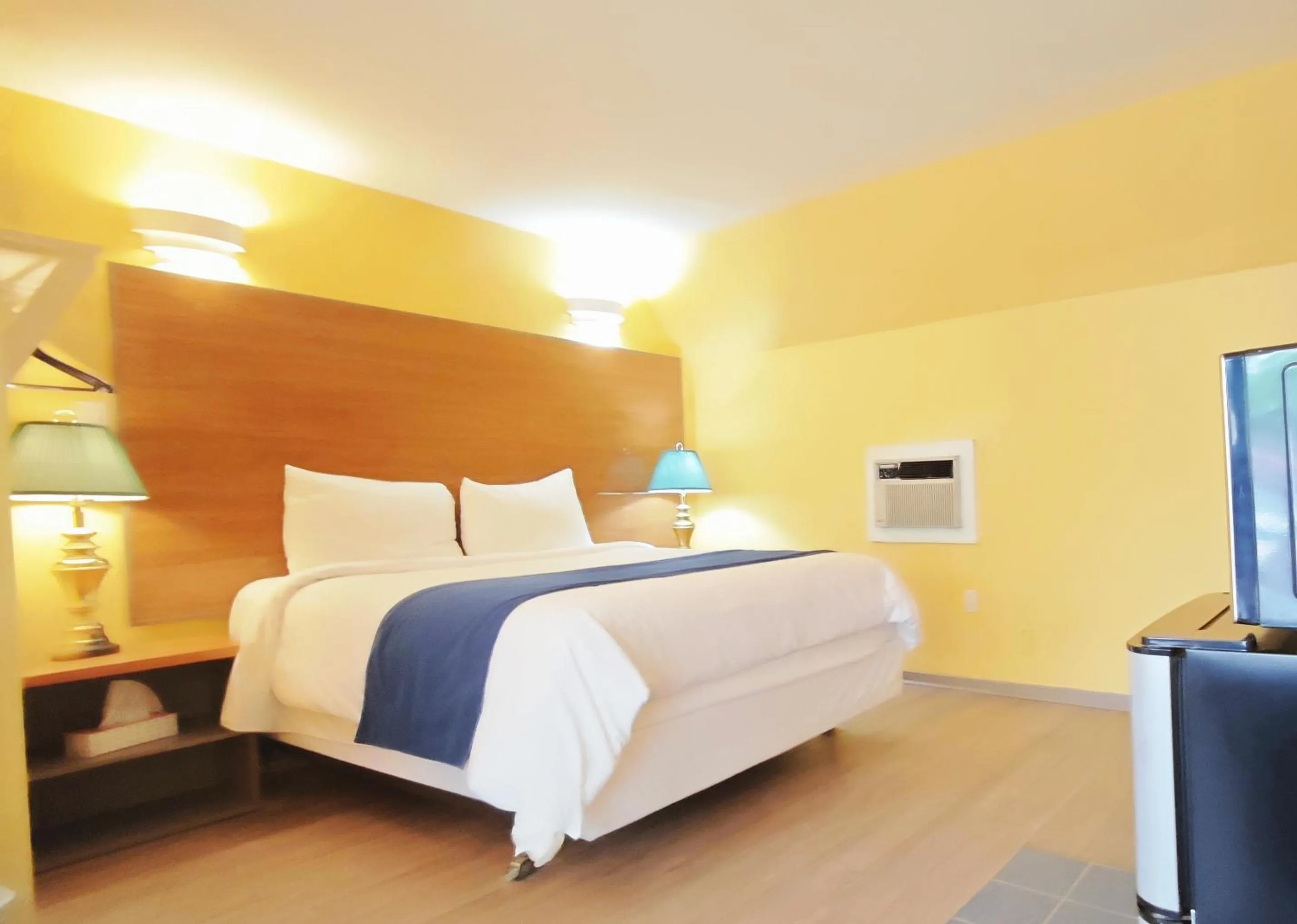 Queen Room with Kitchenette in Motel des Pentes et Suites