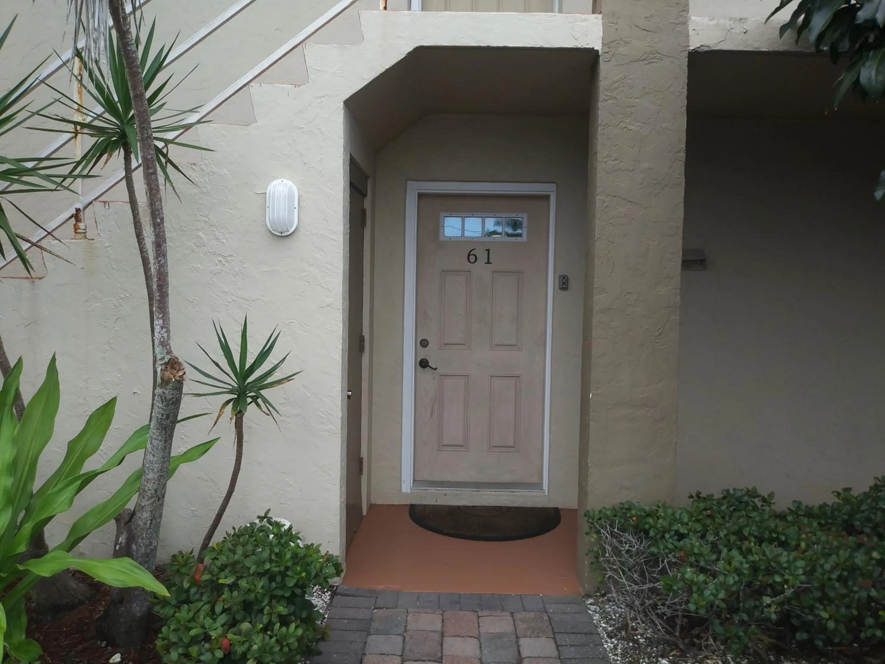 Facade/entrance in Turtle Crawl Inn - Longboat Key