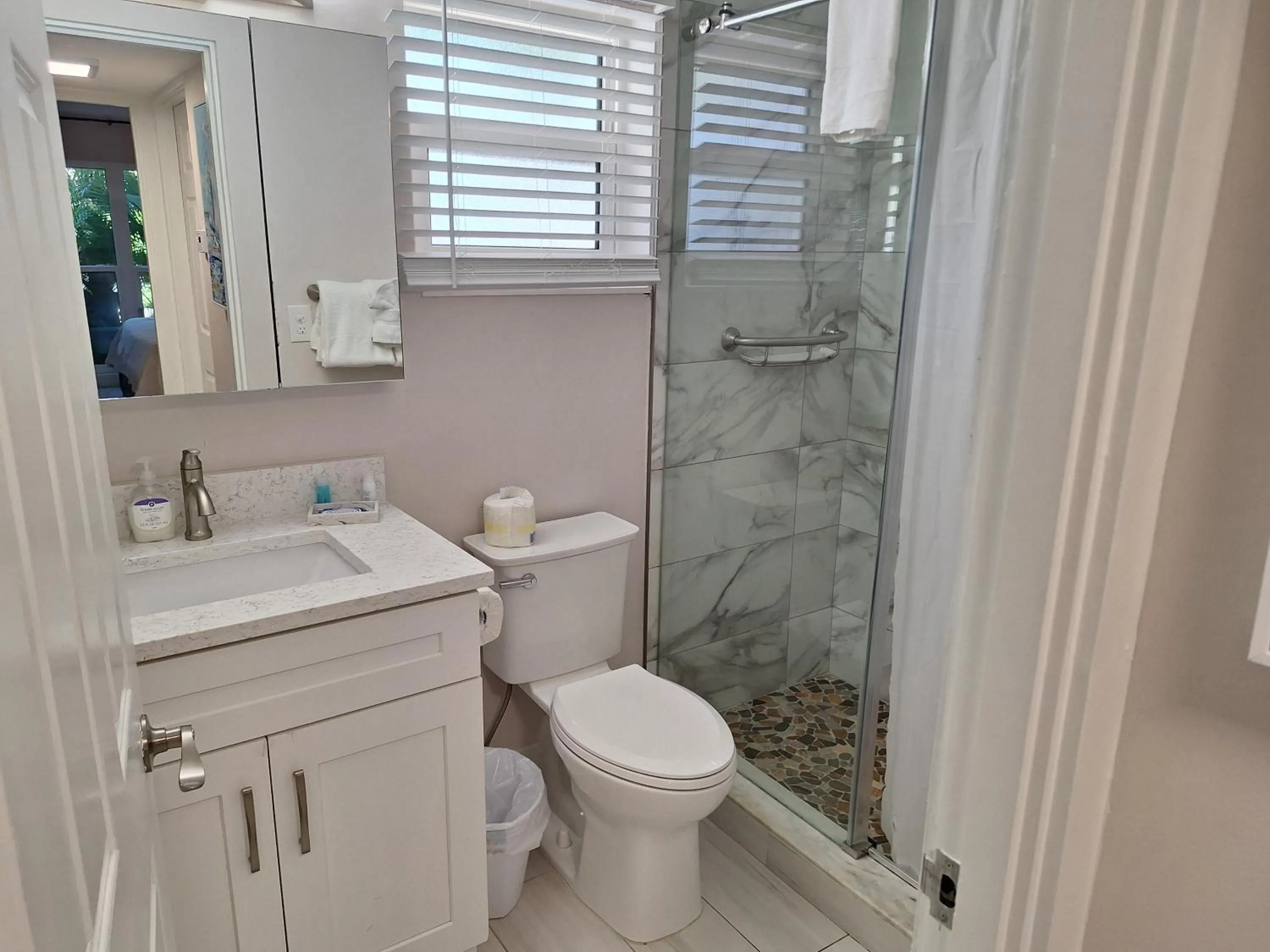 Shower in Turtle Crawl Inn - Longboat Key