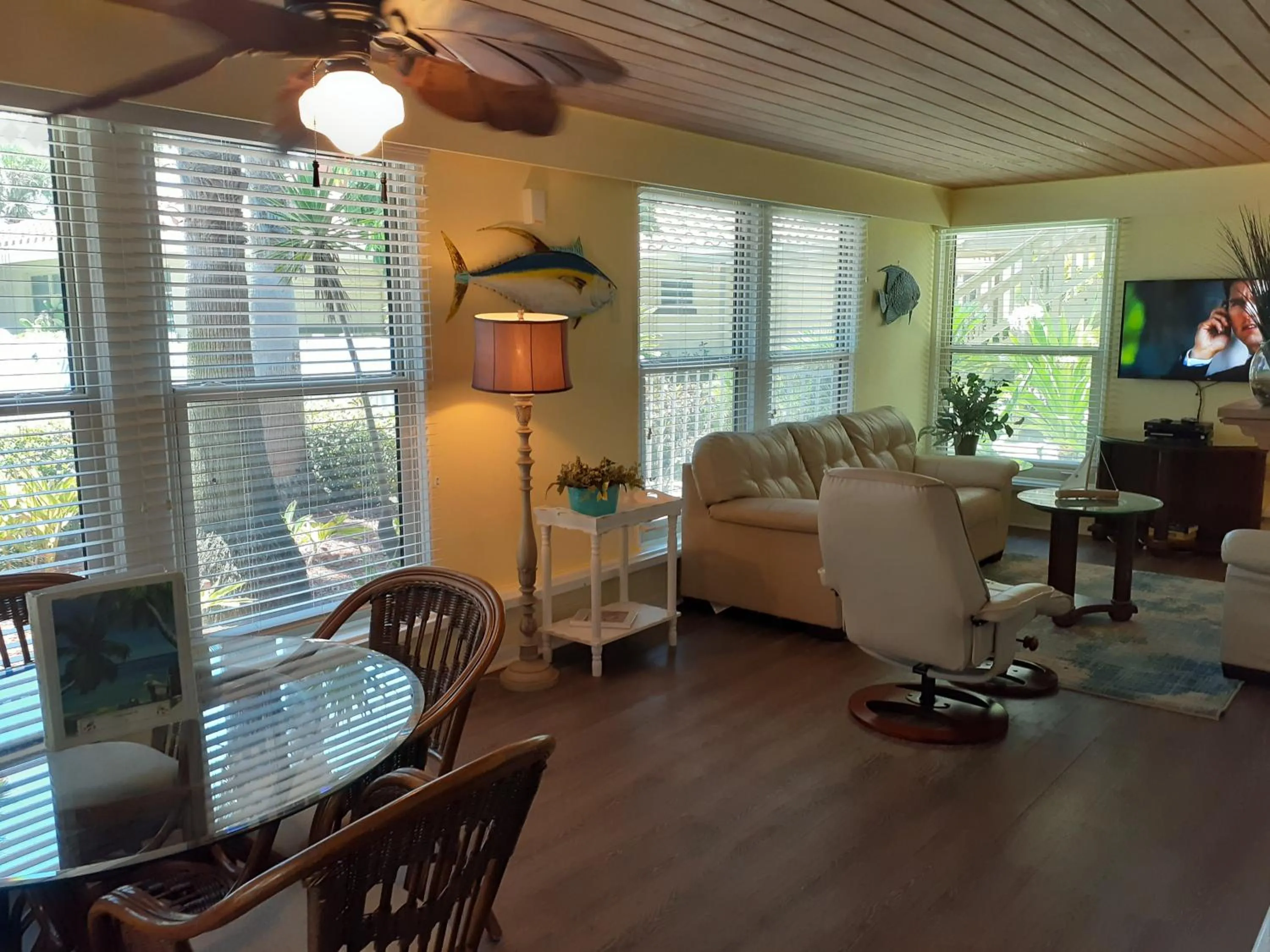 Living room in Turtle Crawl Inn - Longboat Key