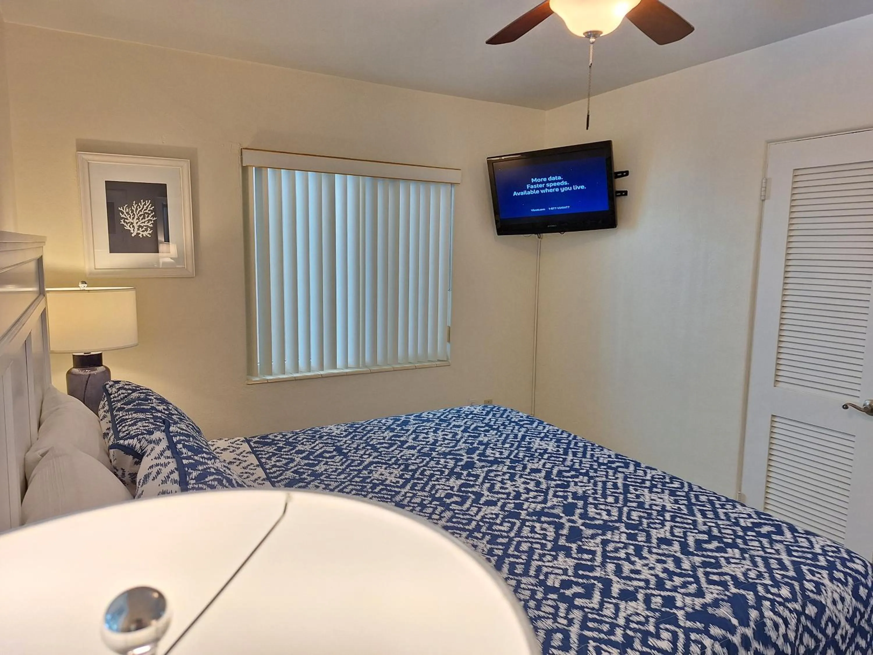 TV and multimedia in Turtle Crawl Inn - Longboat Key