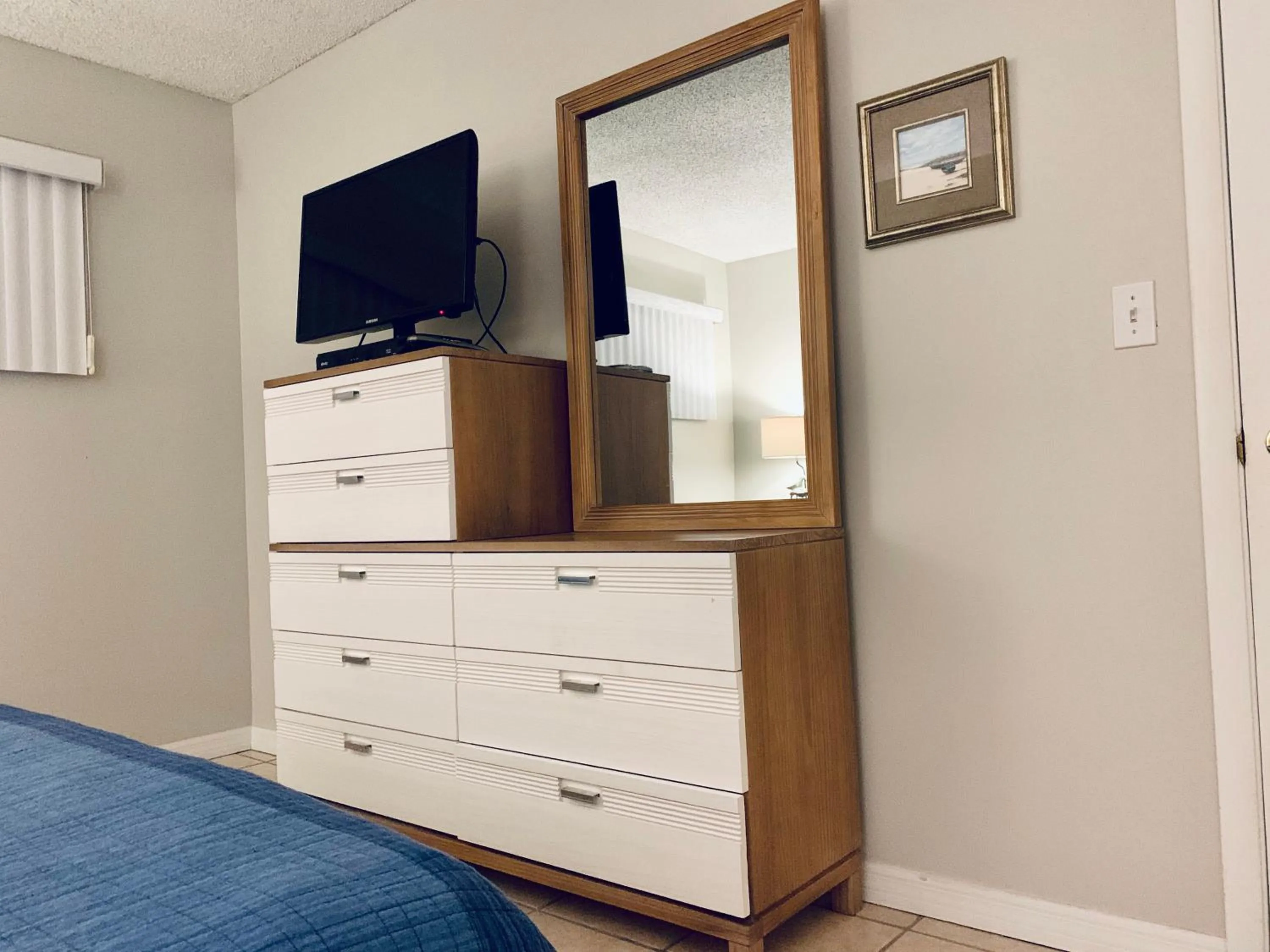 Bed in Turtle Crawl Inn - Longboat Key