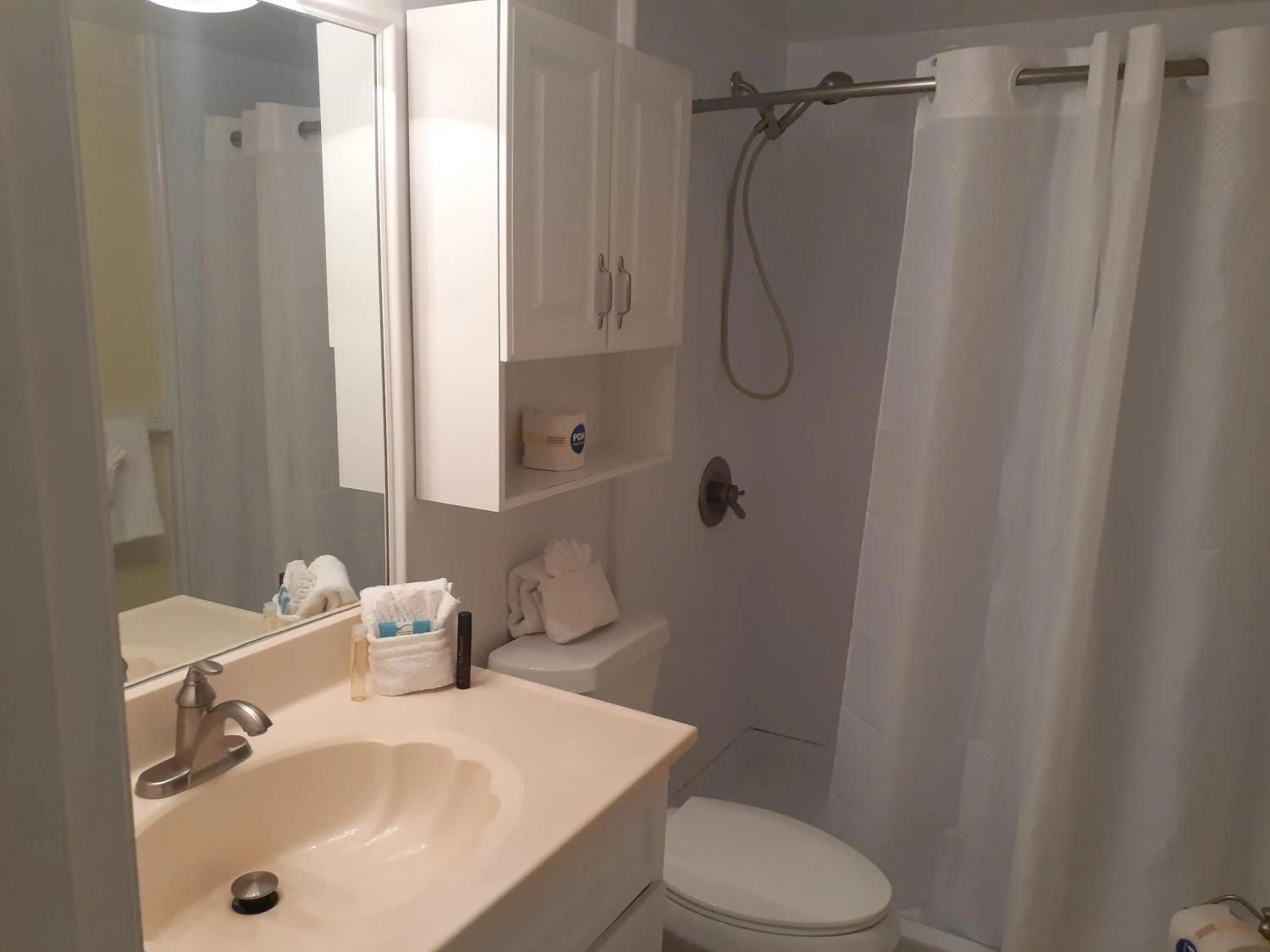 Shower in Turtle Crawl Inn - Longboat Key