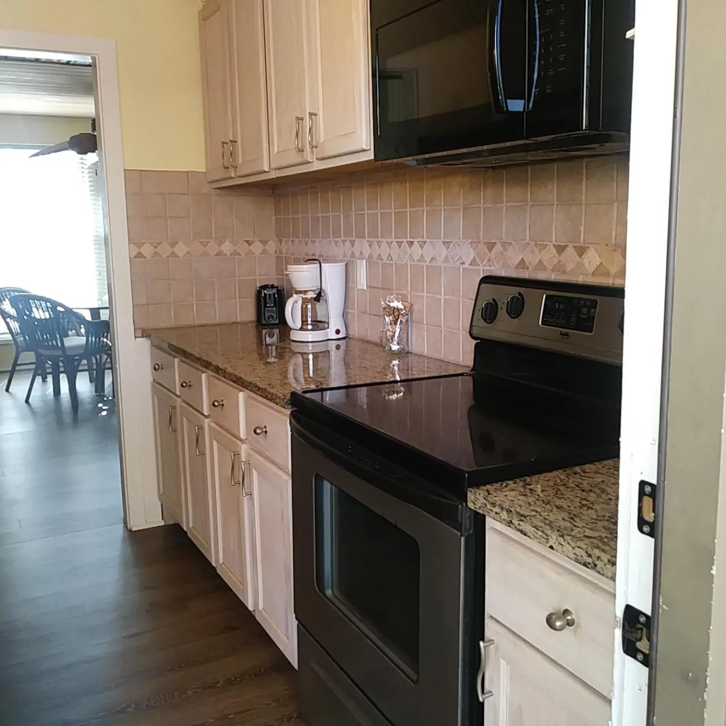 Kitchen or kitchenette in Turtle Crawl Inn - Longboat Key