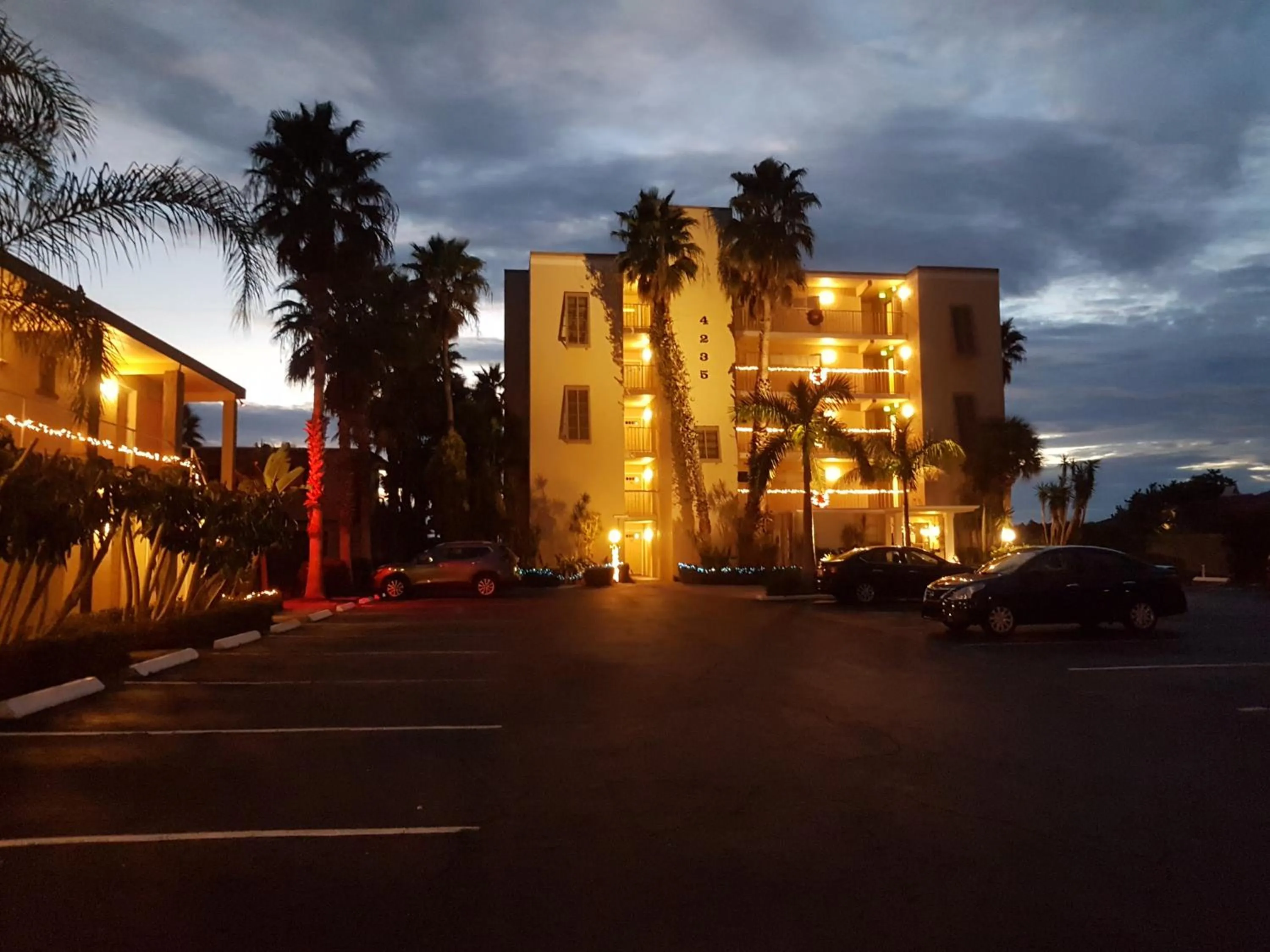 Night in Turtle Crawl Inn - Longboat Key