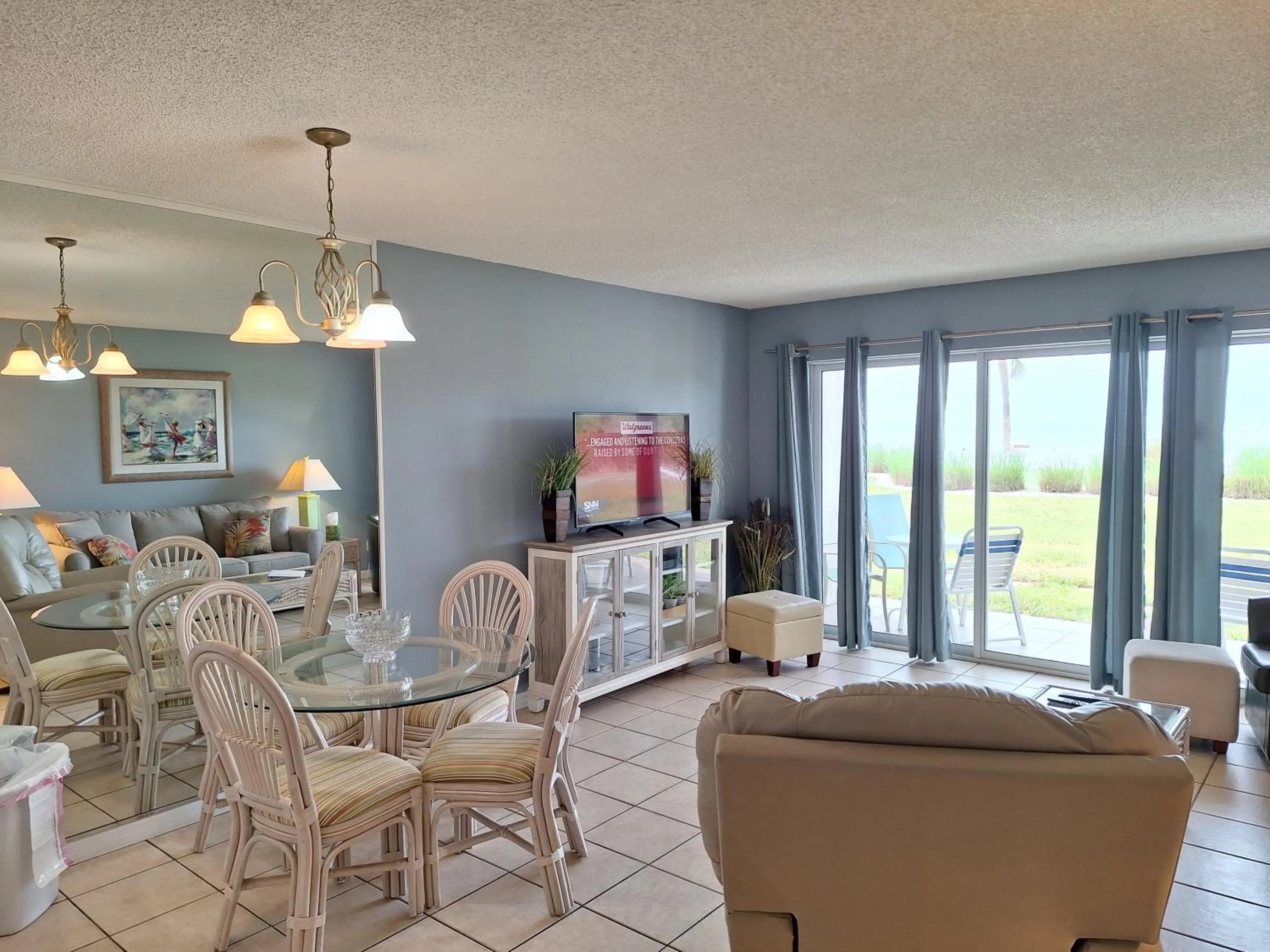 Kitchen or kitchenette in Turtle Crawl Inn - Longboat Key