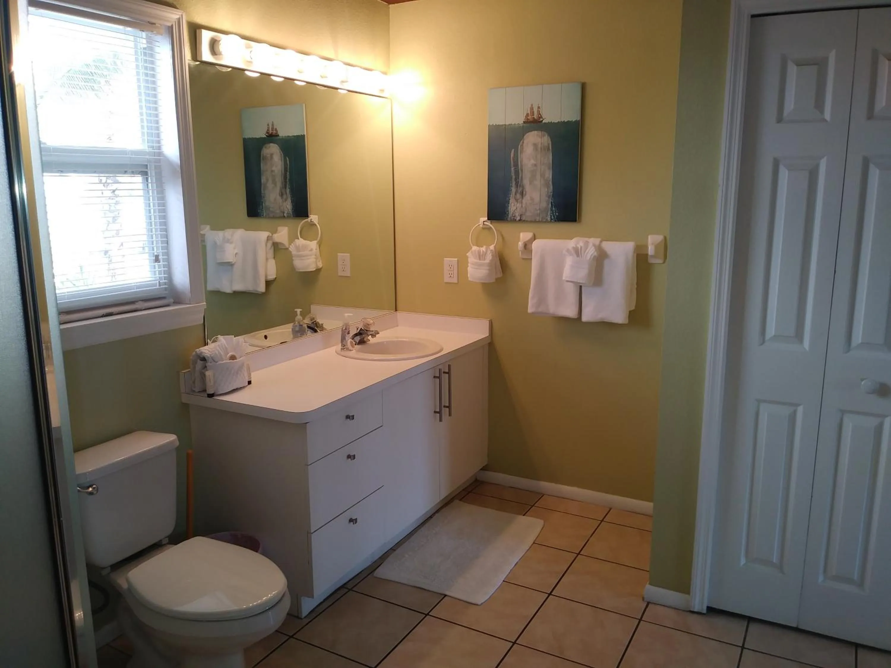 Shower in Turtle Crawl Inn - Longboat Key