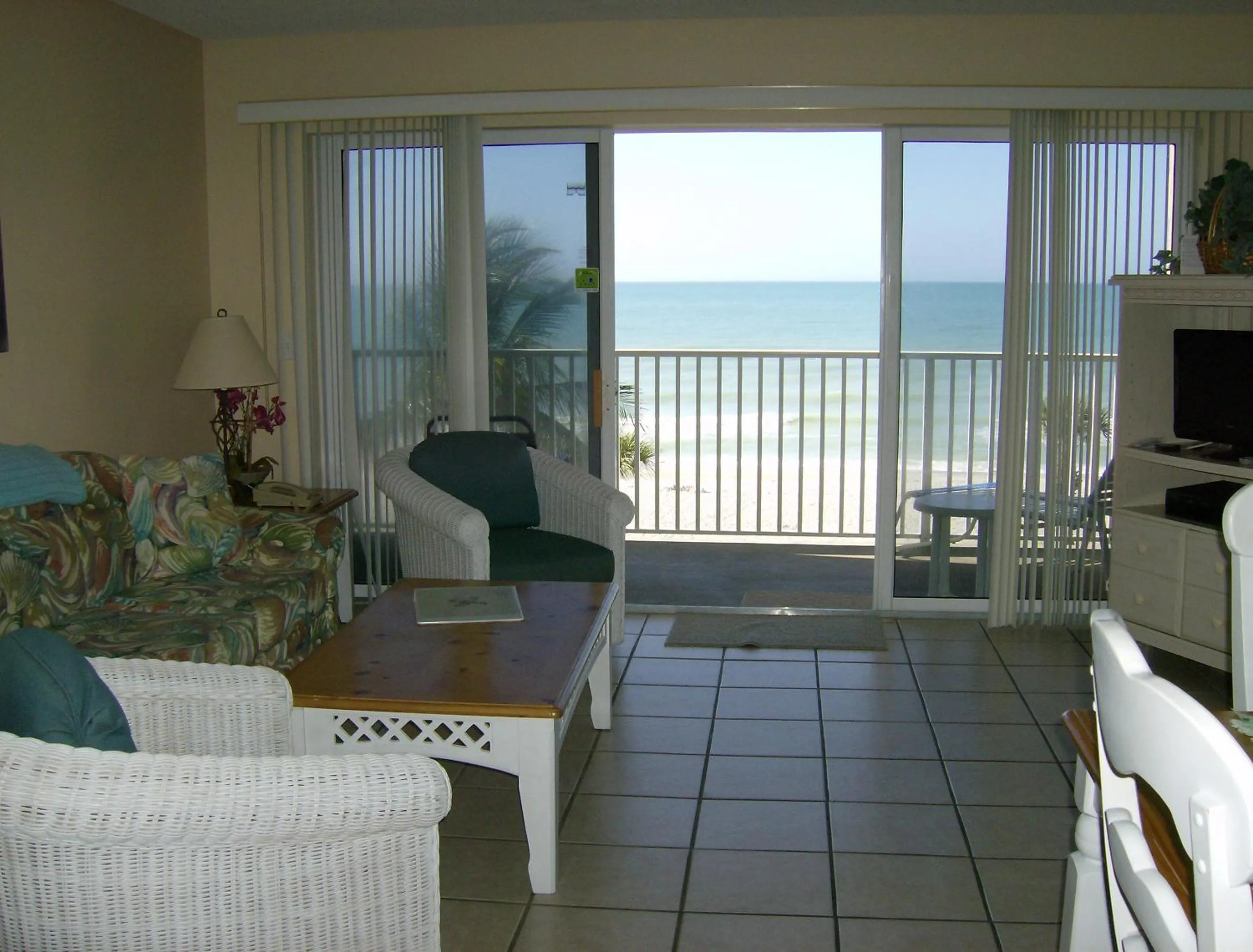 Living room in Turtle Crawl Inn - Longboat Key