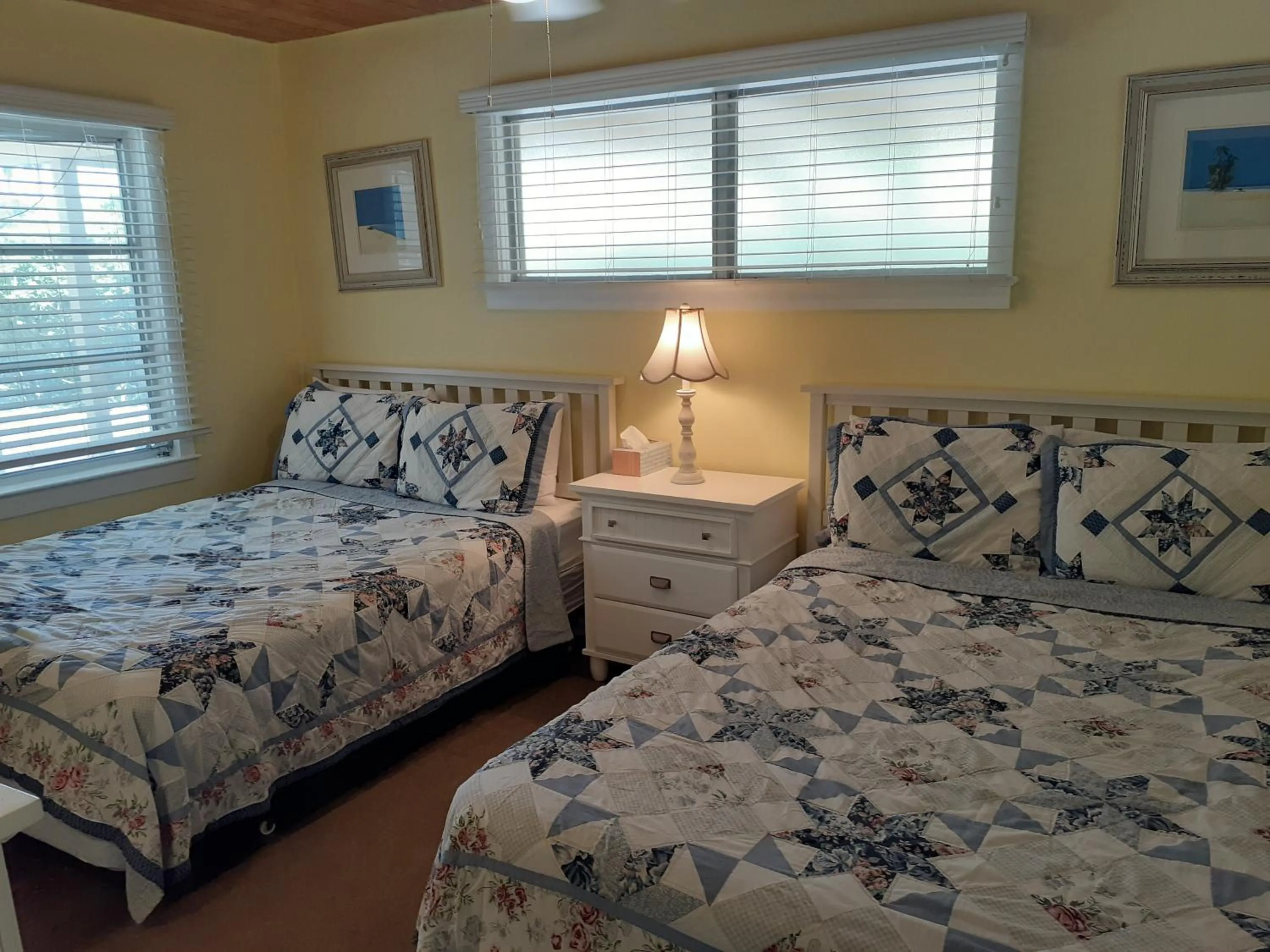 Bed in Turtle Crawl Inn - Longboat Key