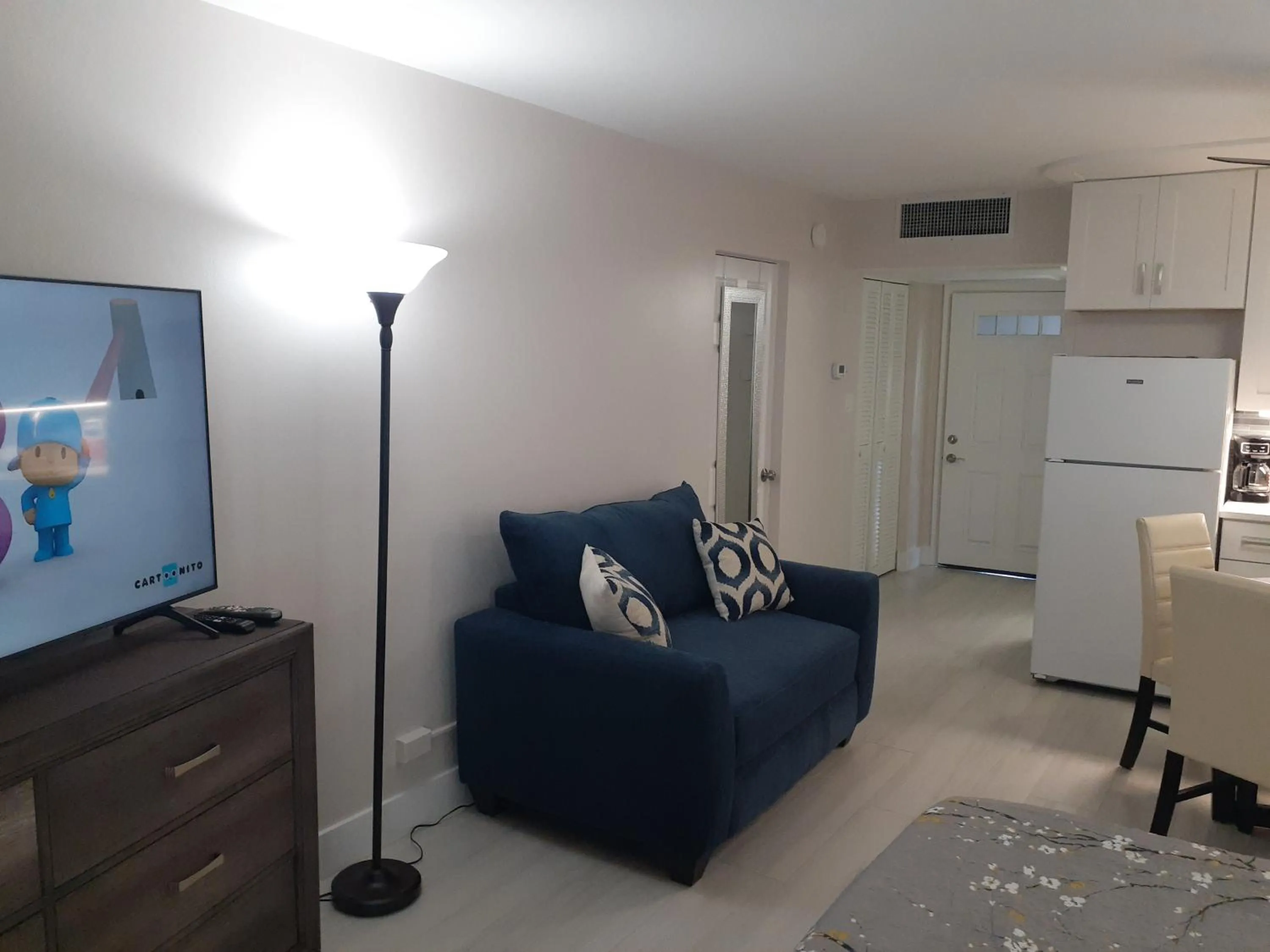 TV and multimedia in Turtle Crawl Inn - Longboat Key