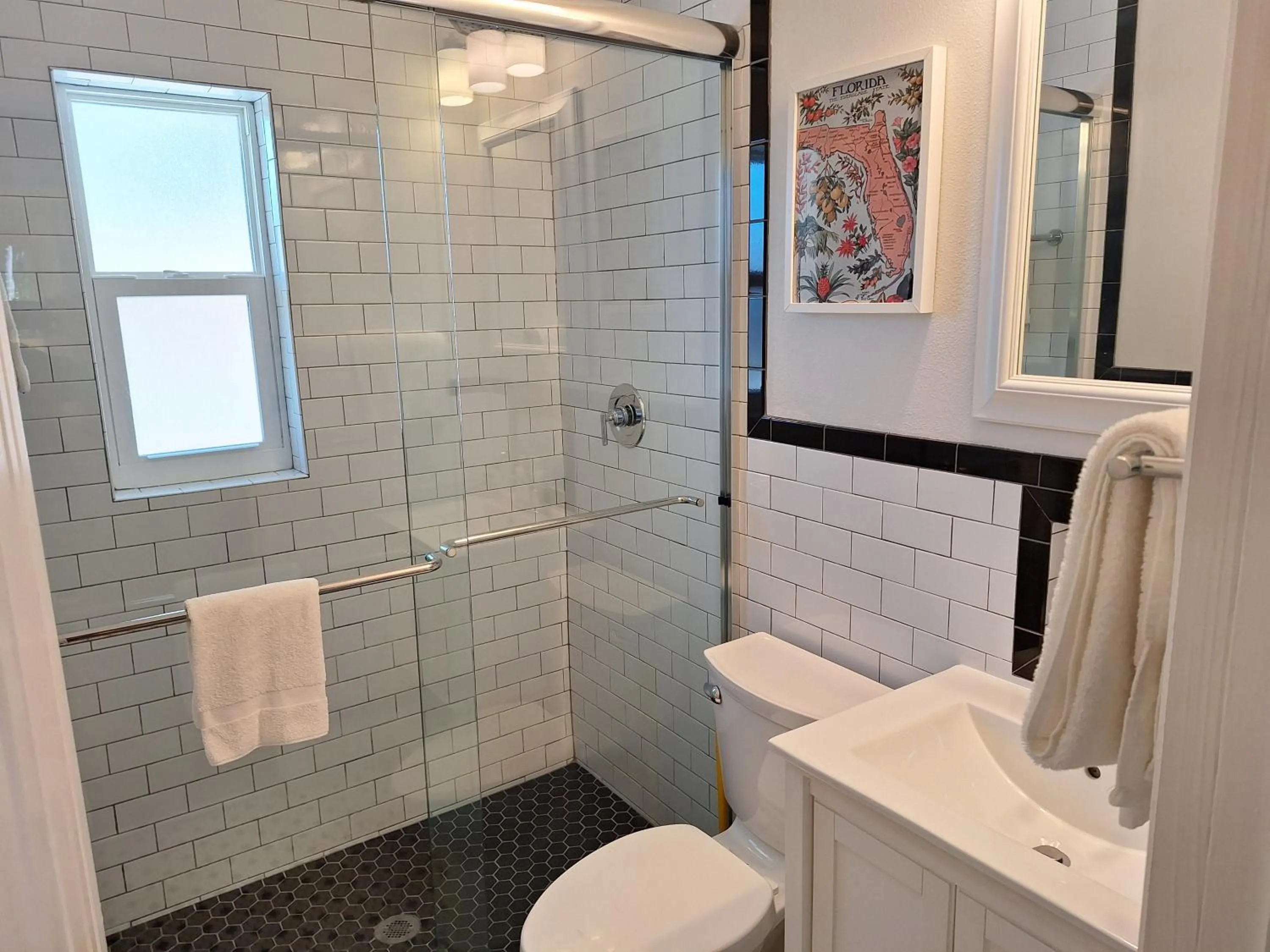 Shower in Turtle Crawl Inn - Longboat Key