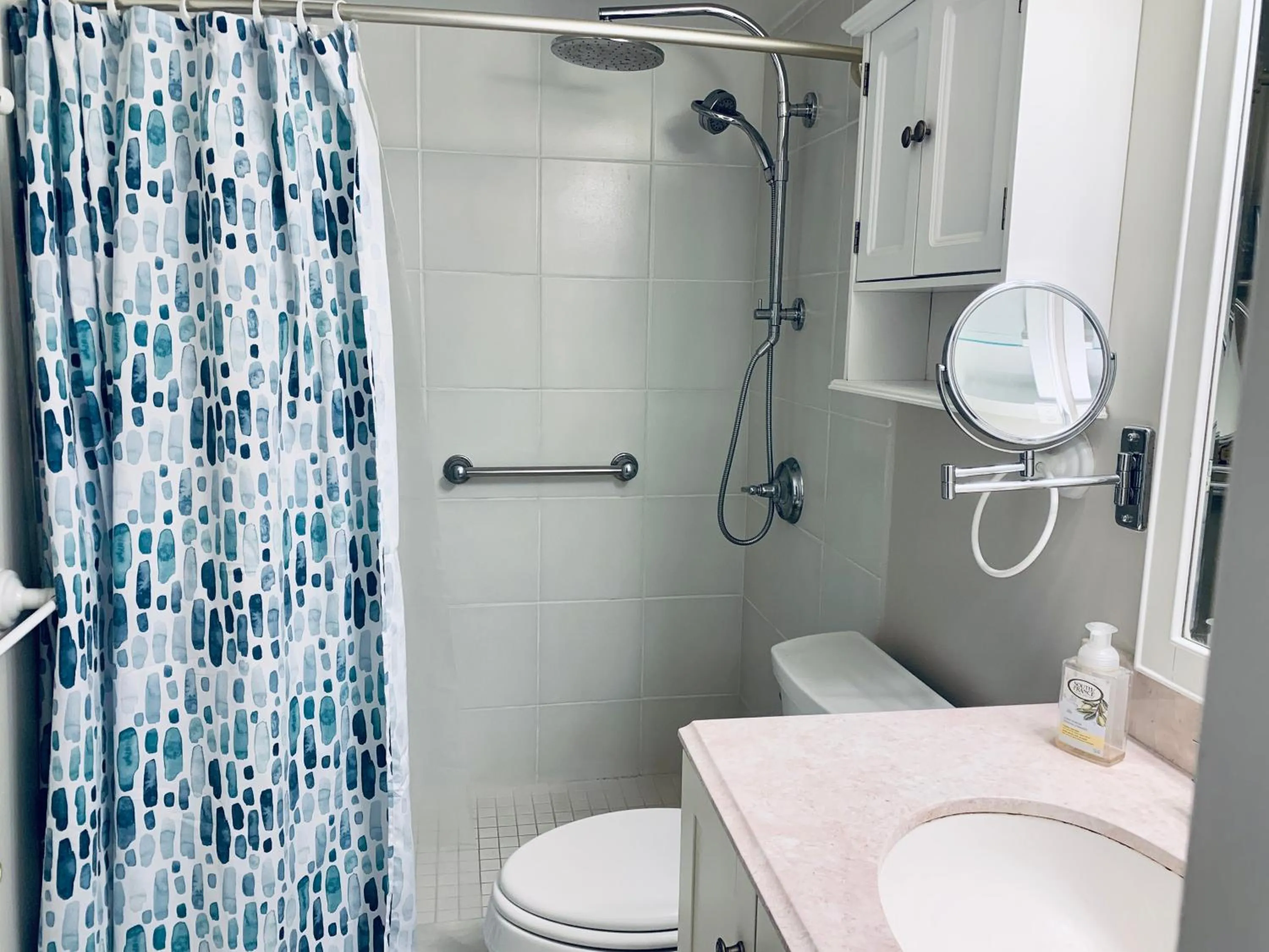 Shower in Turtle Crawl Inn - Longboat Key