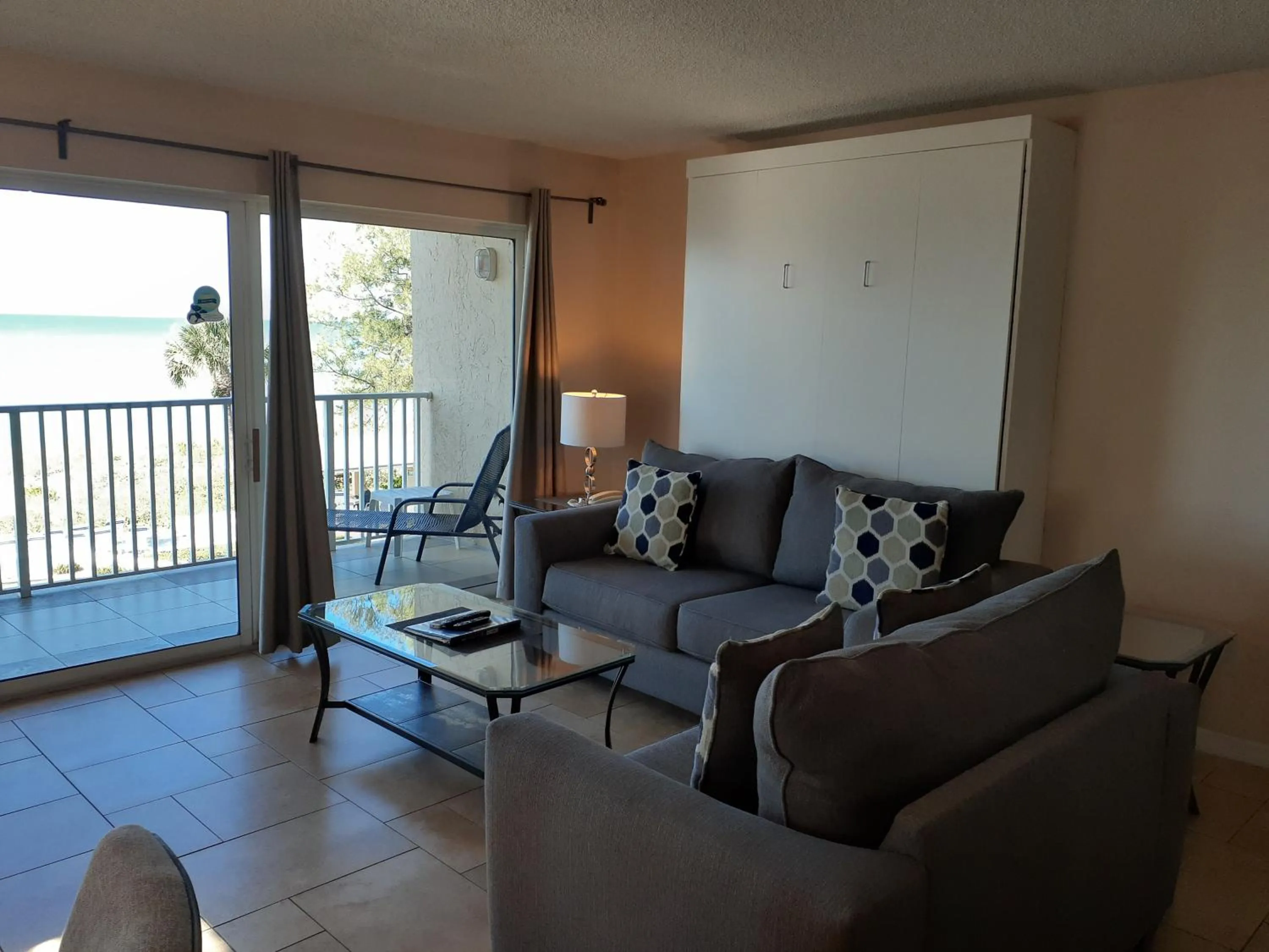 Bed in Turtle Crawl Inn - Longboat Key