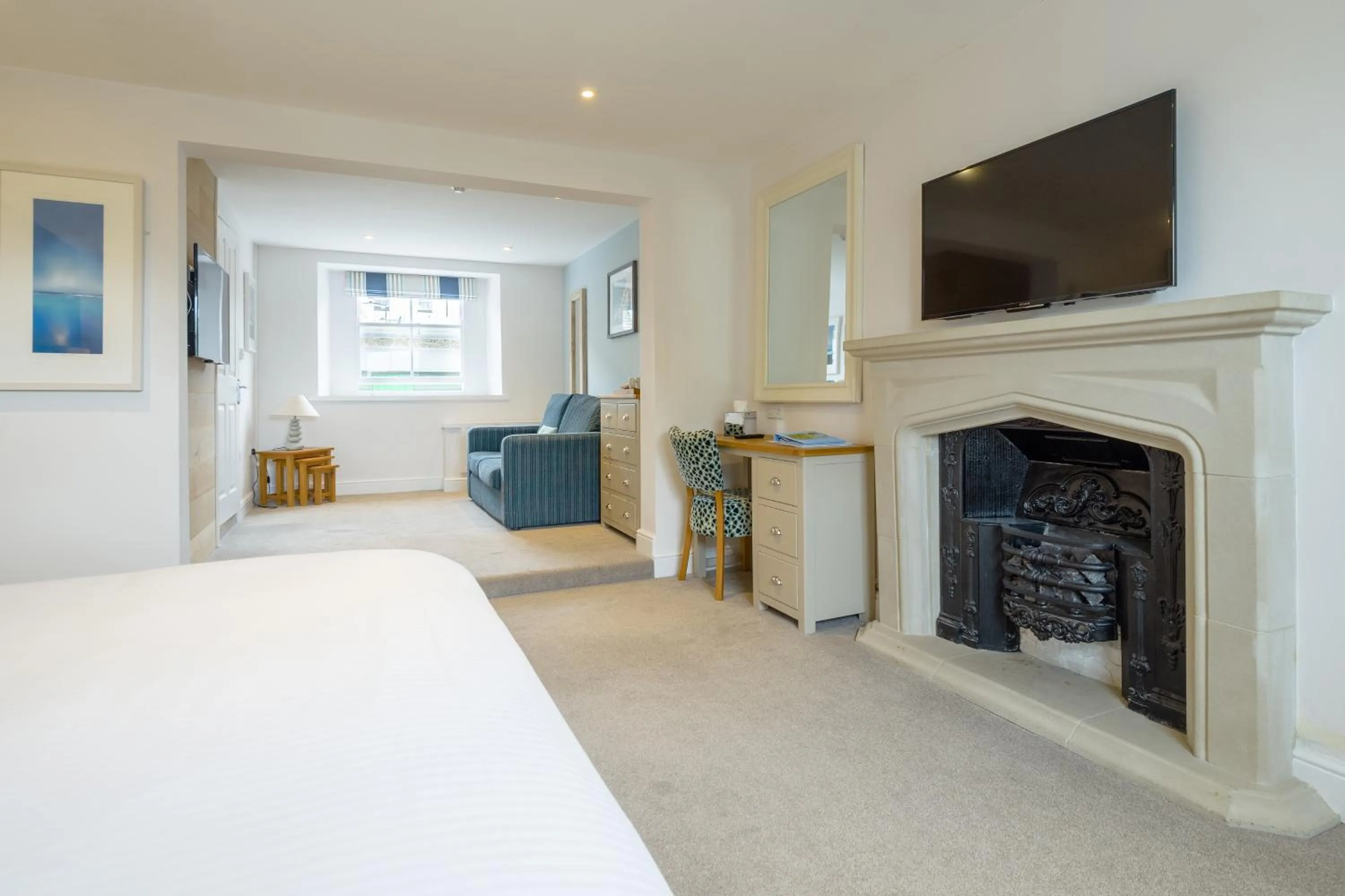 Photo of the whole room, Bed in Rashleigh Arms