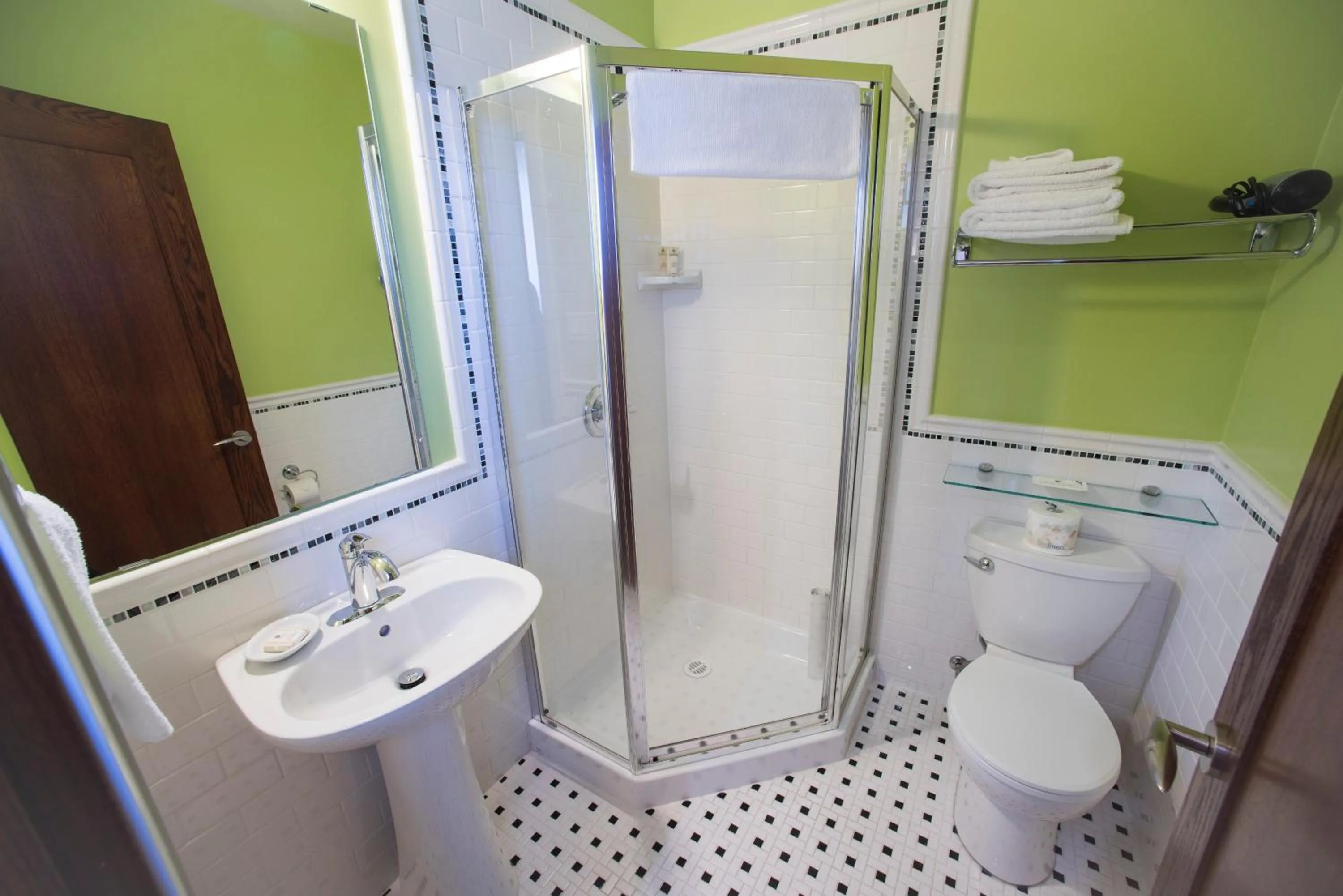 Shower in Hume Hotel & Spa