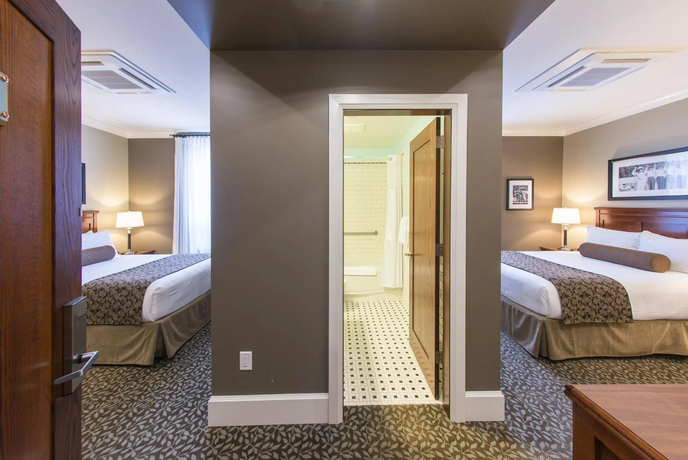 Photo of the whole room, Bed in Hume Hotel & Spa