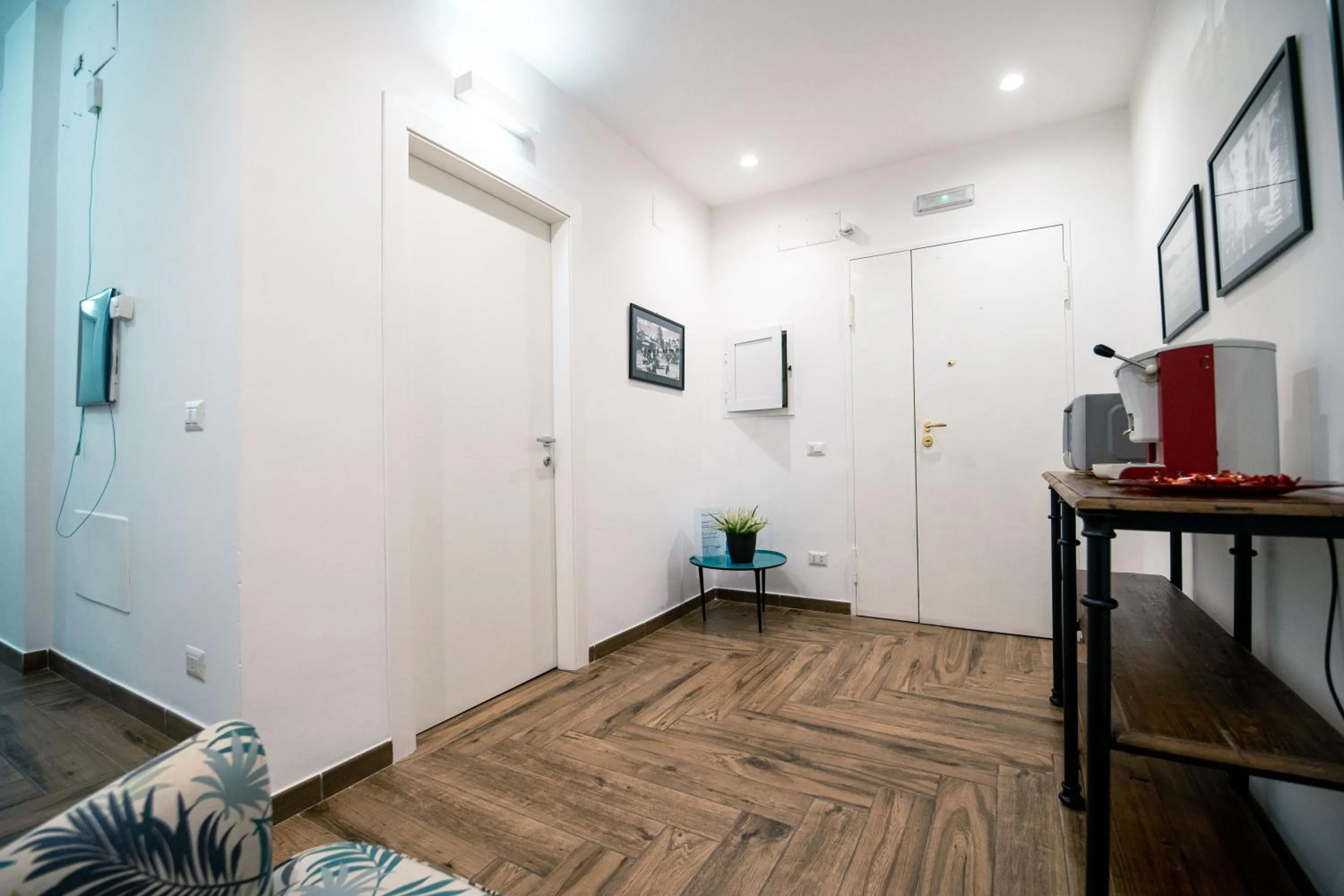 Lobby or reception in HUB FERROVIARIO - 12 Posti Letto per il Tuo Gruppo a Napoli con Wifi e Netflix