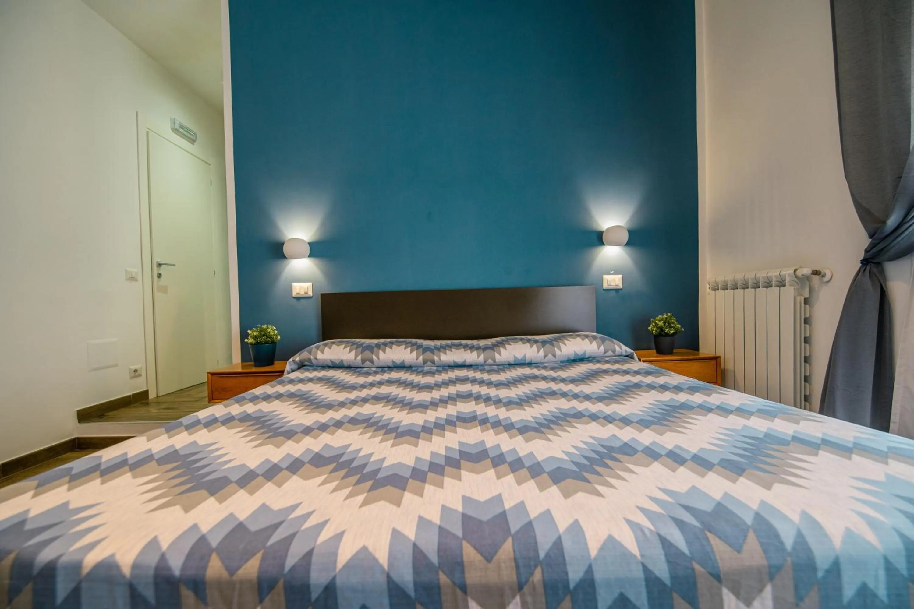 Bed in HUB FERROVIARIO - 12 Posti Letto per il Tuo Gruppo a Napoli con Wifi e Netflix