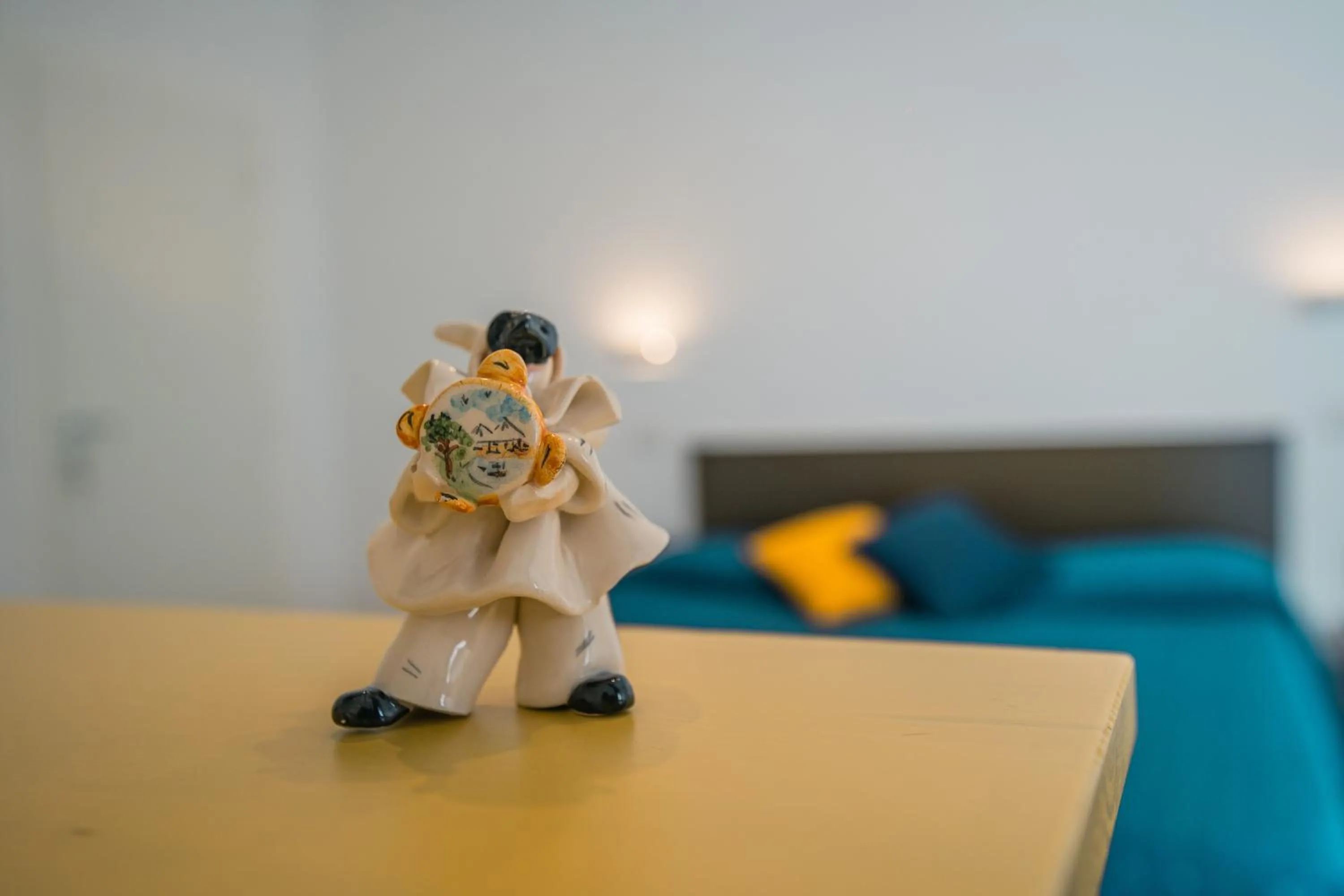 Decorative detail, Bed in HUB FERROVIARIO - 12 Posti Letto per il Tuo Gruppo a Napoli con Wifi e Netflix