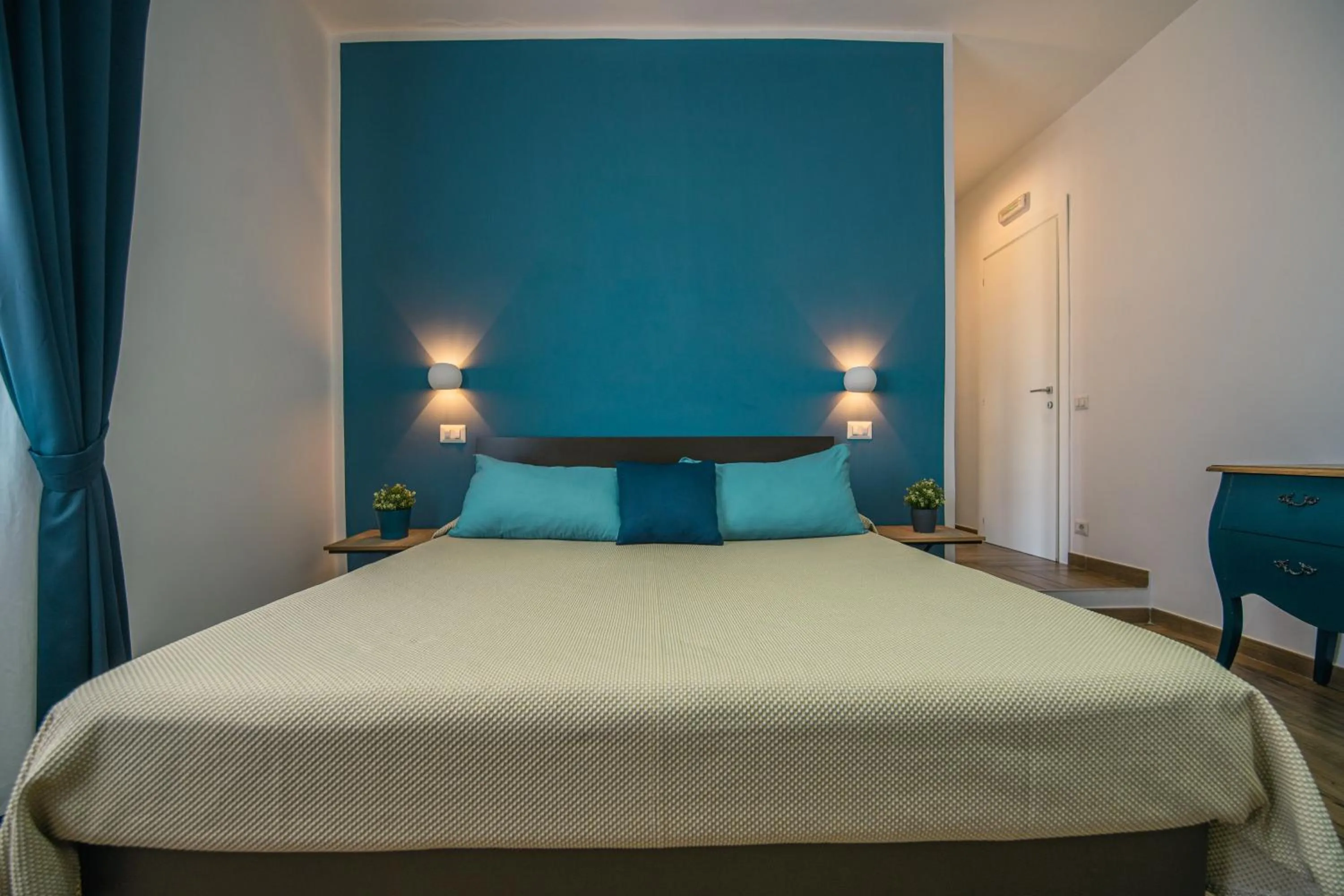 Bed in HUB FERROVIARIO - 12 Posti Letto per il Tuo Gruppo a Napoli con Wifi e Netflix