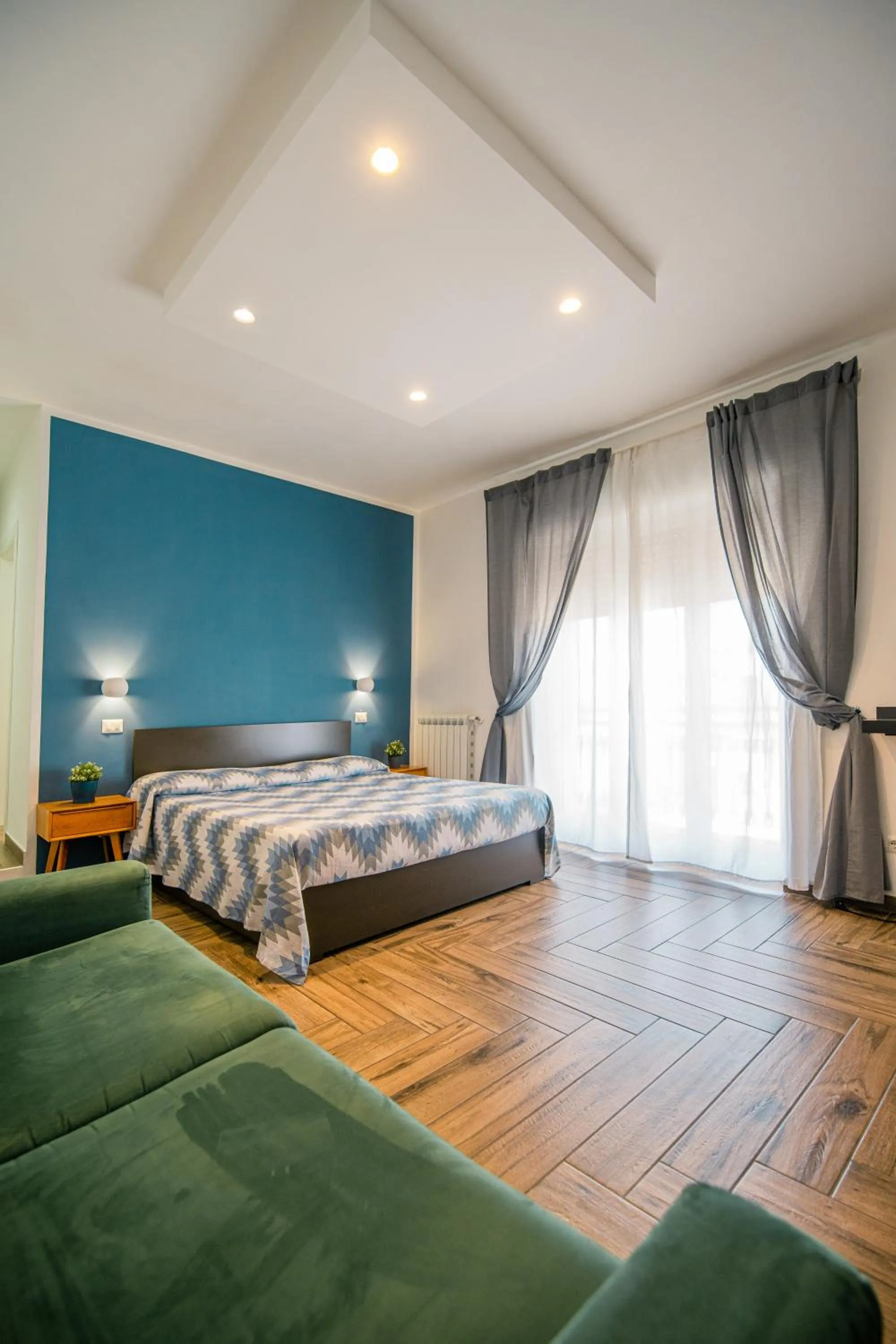 Photo of the whole room, Bed in HUB FERROVIARIO - 12 Posti Letto per il Tuo Gruppo a Napoli con Wifi e Netflix