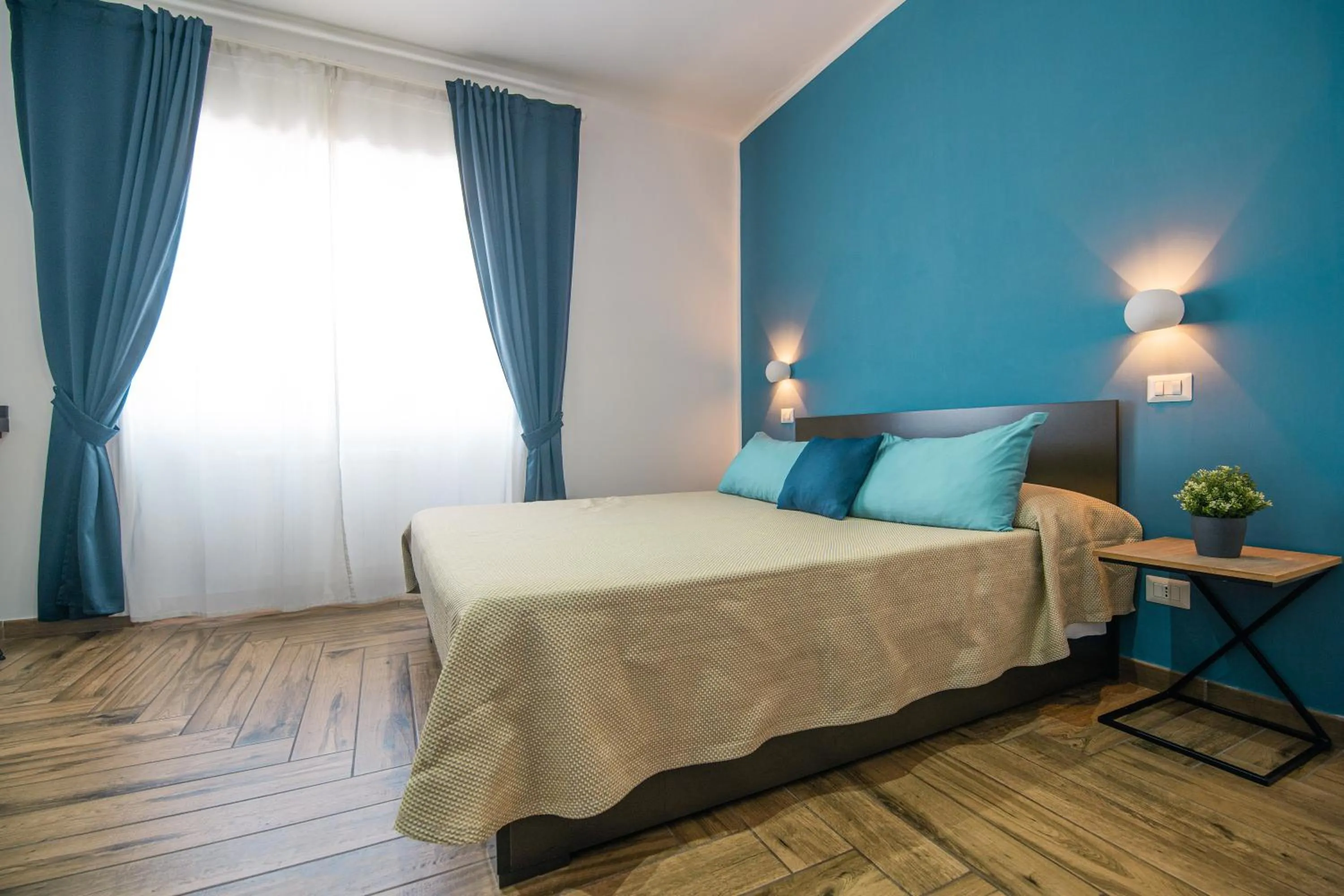 Photo of the whole room, Bed in HUB FERROVIARIO - 12 Posti Letto per il Tuo Gruppo a Napoli con Wifi e Netflix