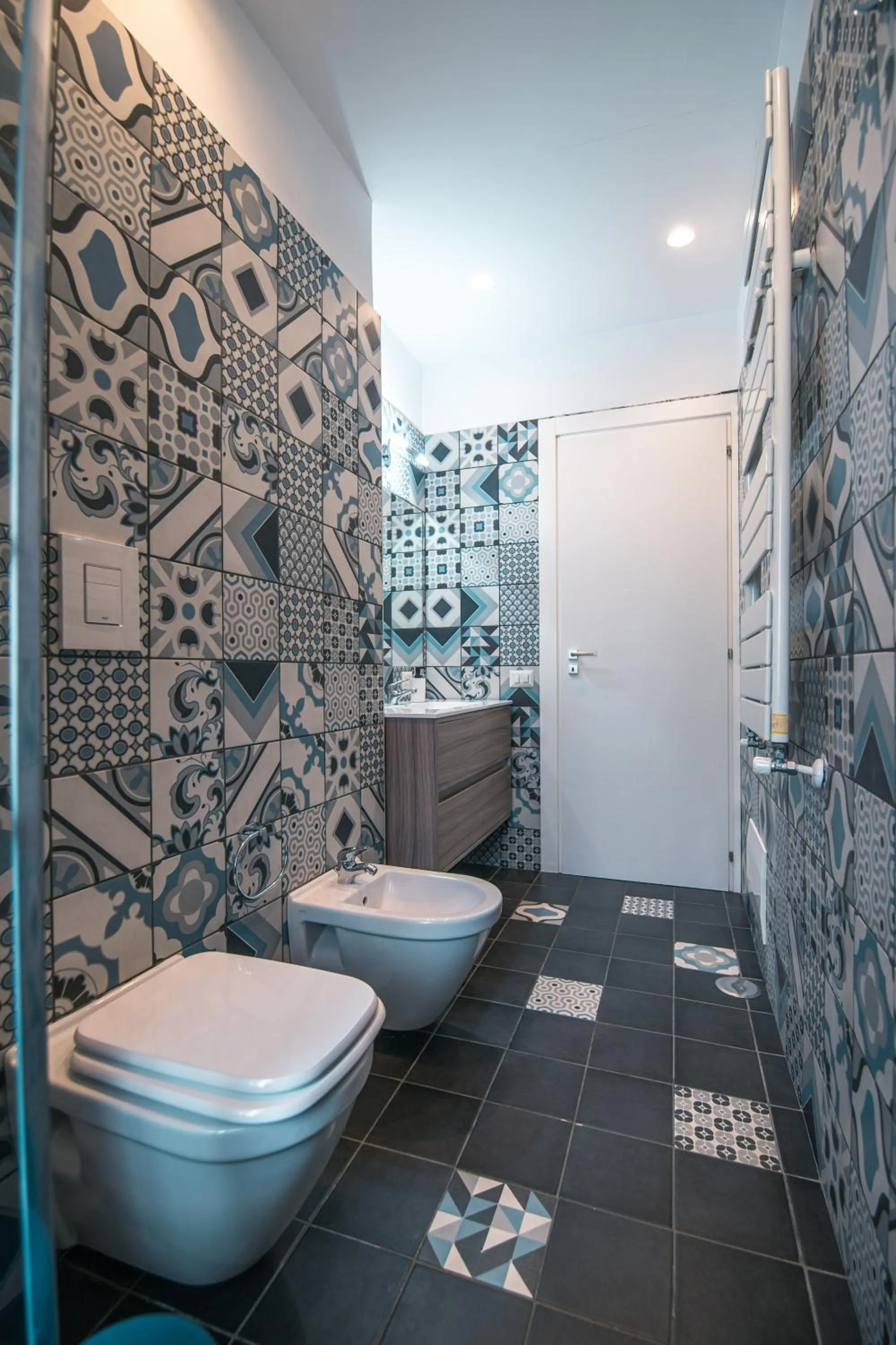 Bathroom in HUB FERROVIARIO - 12 Posti Letto per il Tuo Gruppo a Napoli con Wifi e Netflix