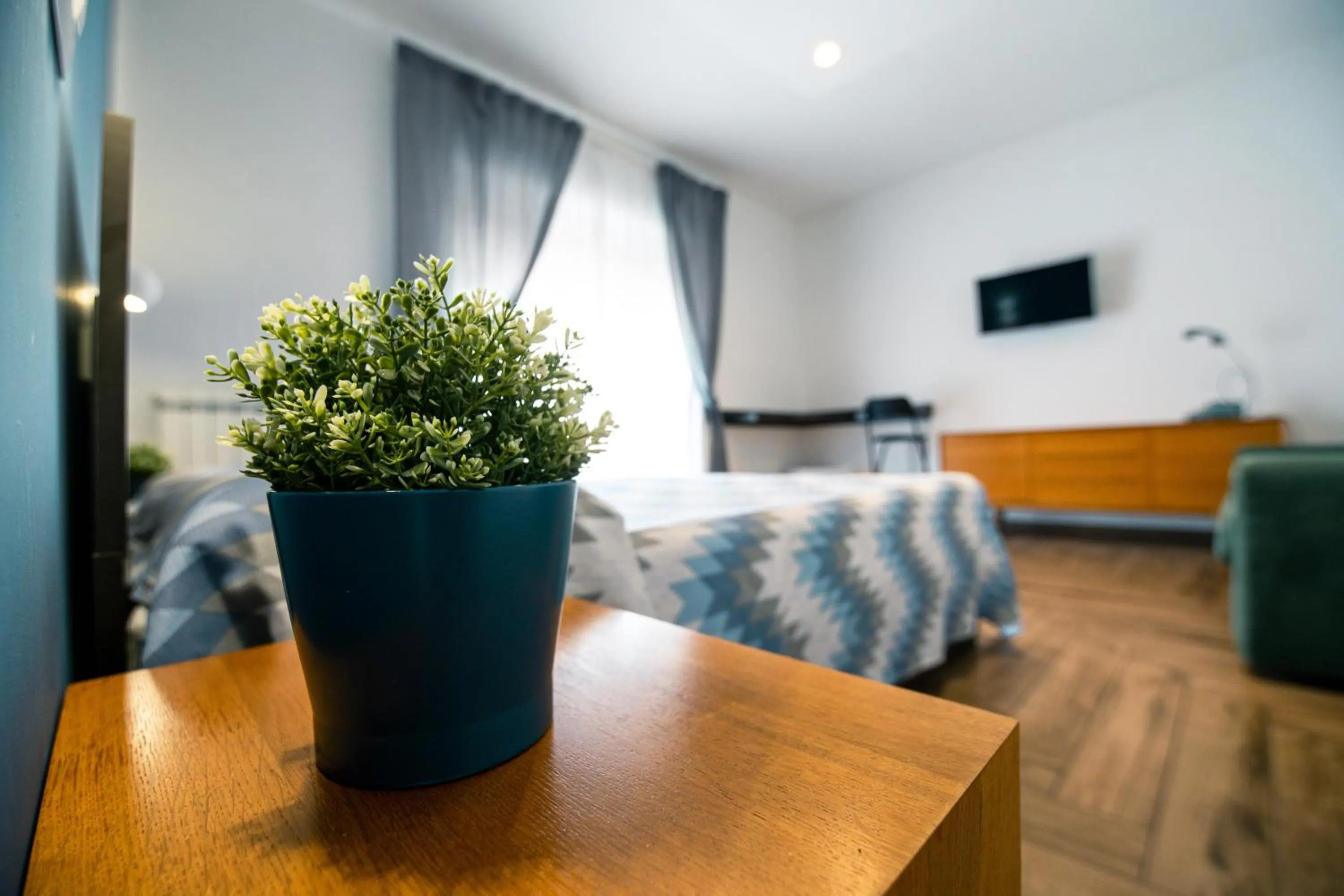 Photo of the whole room in HUB FERROVIARIO - 12 Posti Letto per il Tuo Gruppo a Napoli con Wifi e Netflix