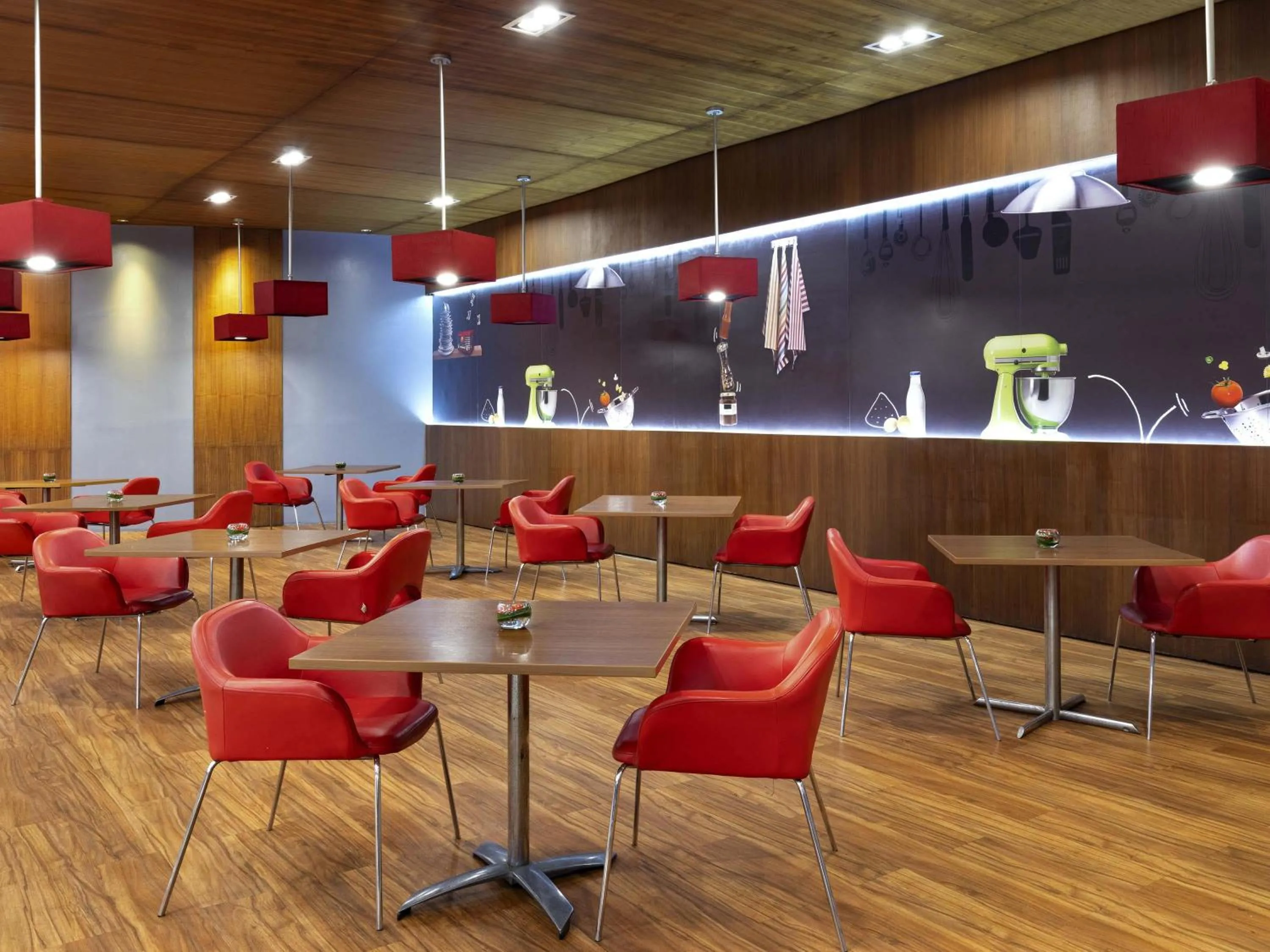 Restaurant/places to eat in Ibis Bandung Trans Studio