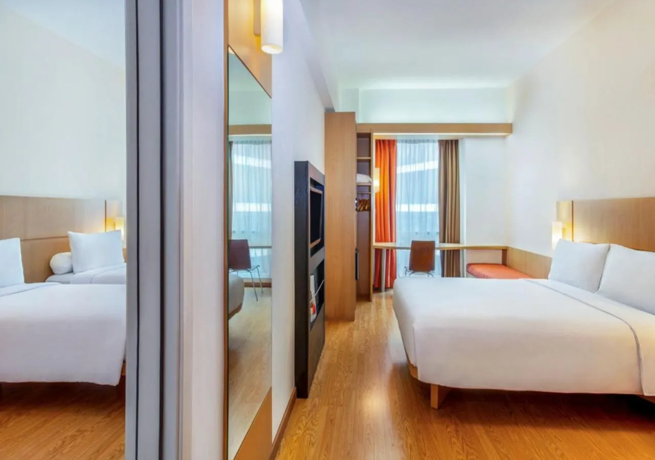 Shower, Bed in Ibis Bandung Trans Studio