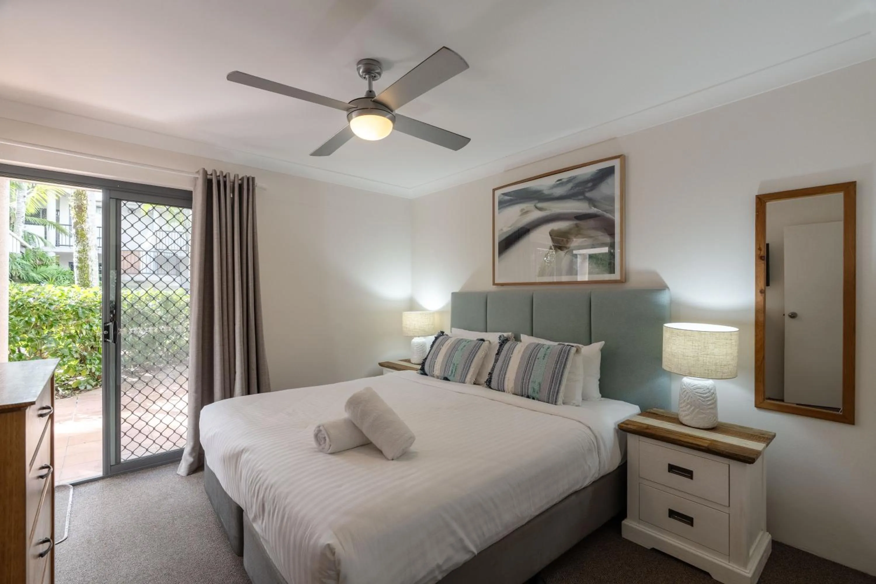 Bedroom, Bed in Outrigger Bay