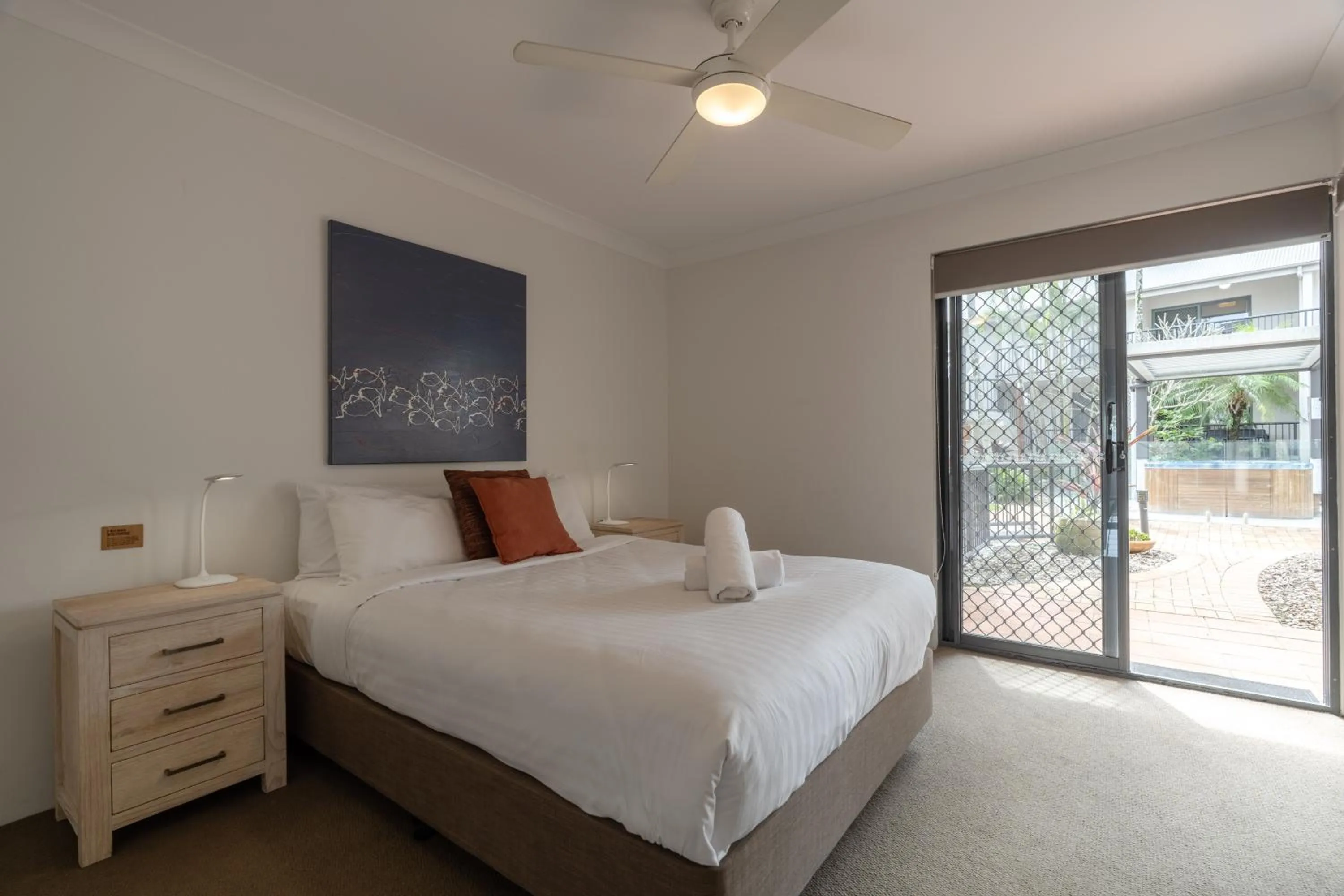 Bedroom, Bed in Outrigger Bay
