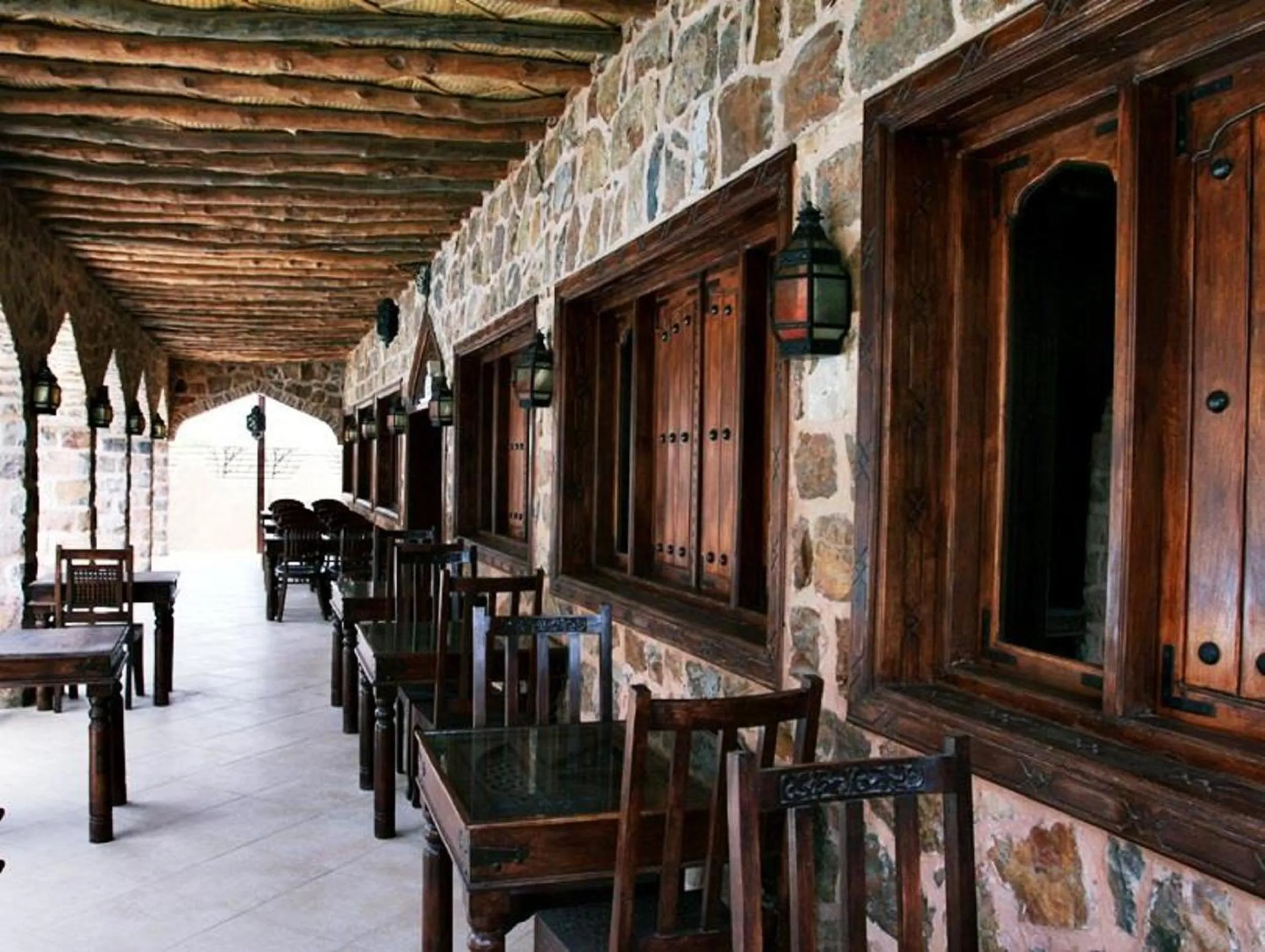 Restaurant/places to eat in Esra Hotel Apartment