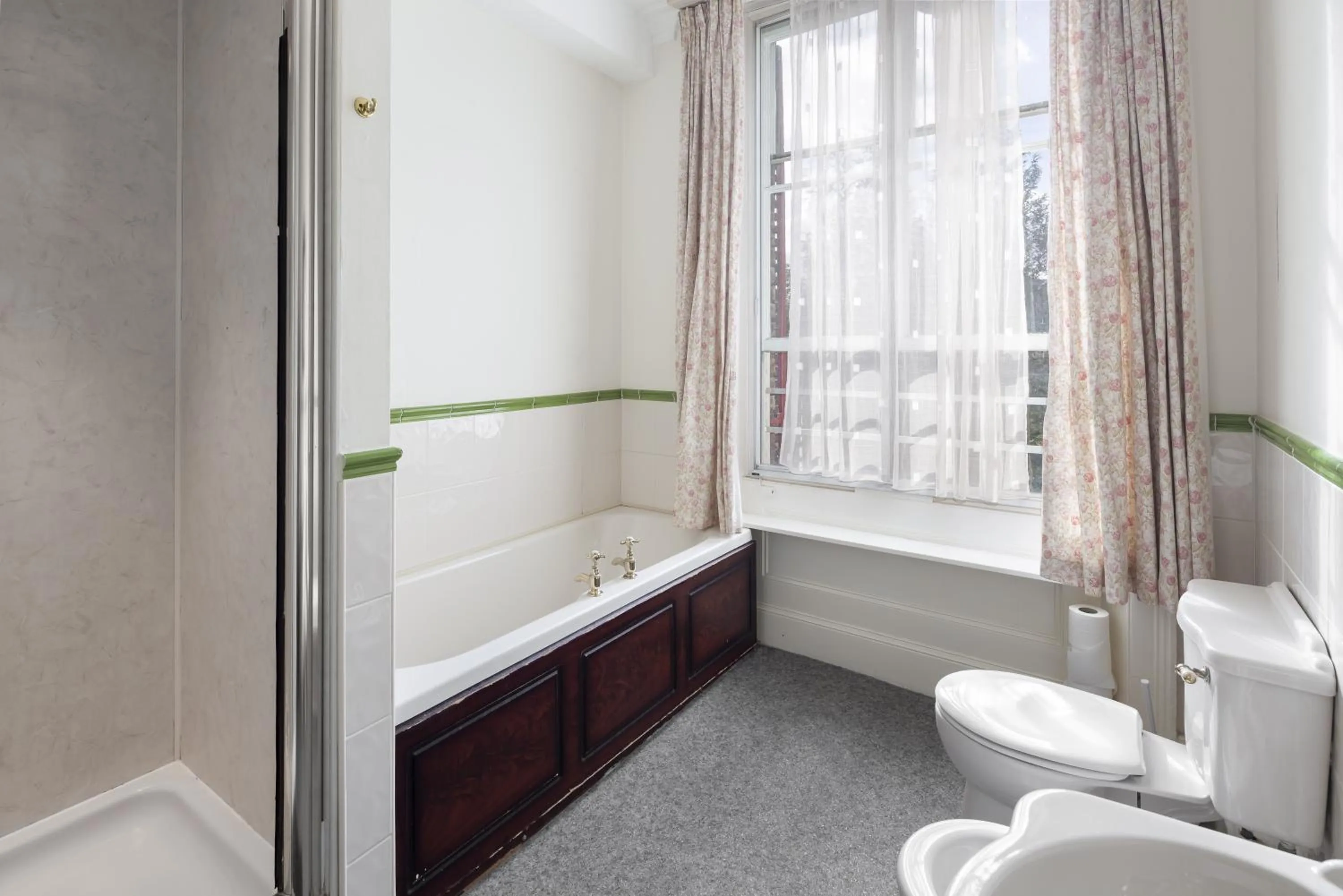 Toilet in Astor York Hostel