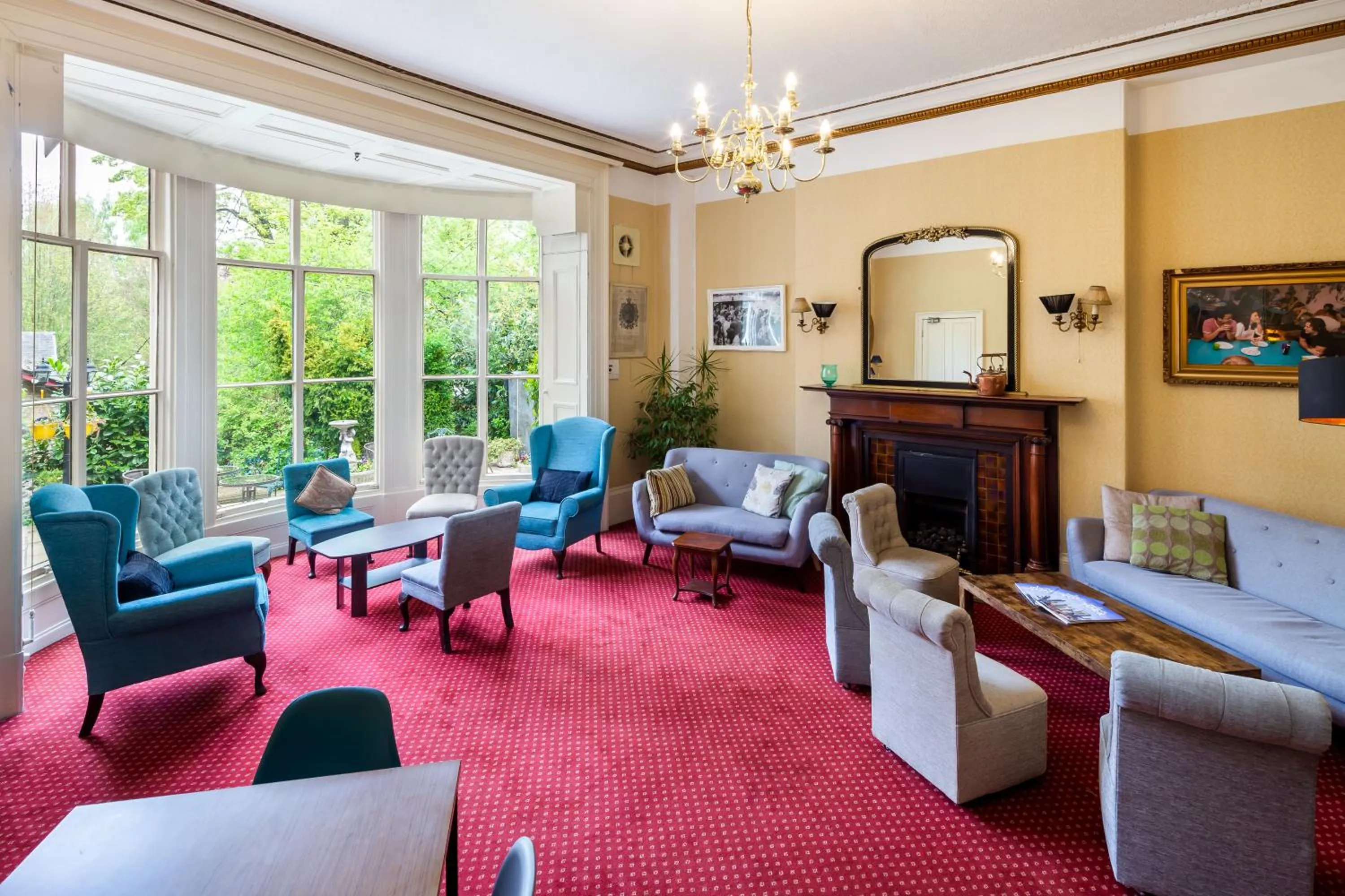 Communal lounge/ TV room in Astor York Hostel