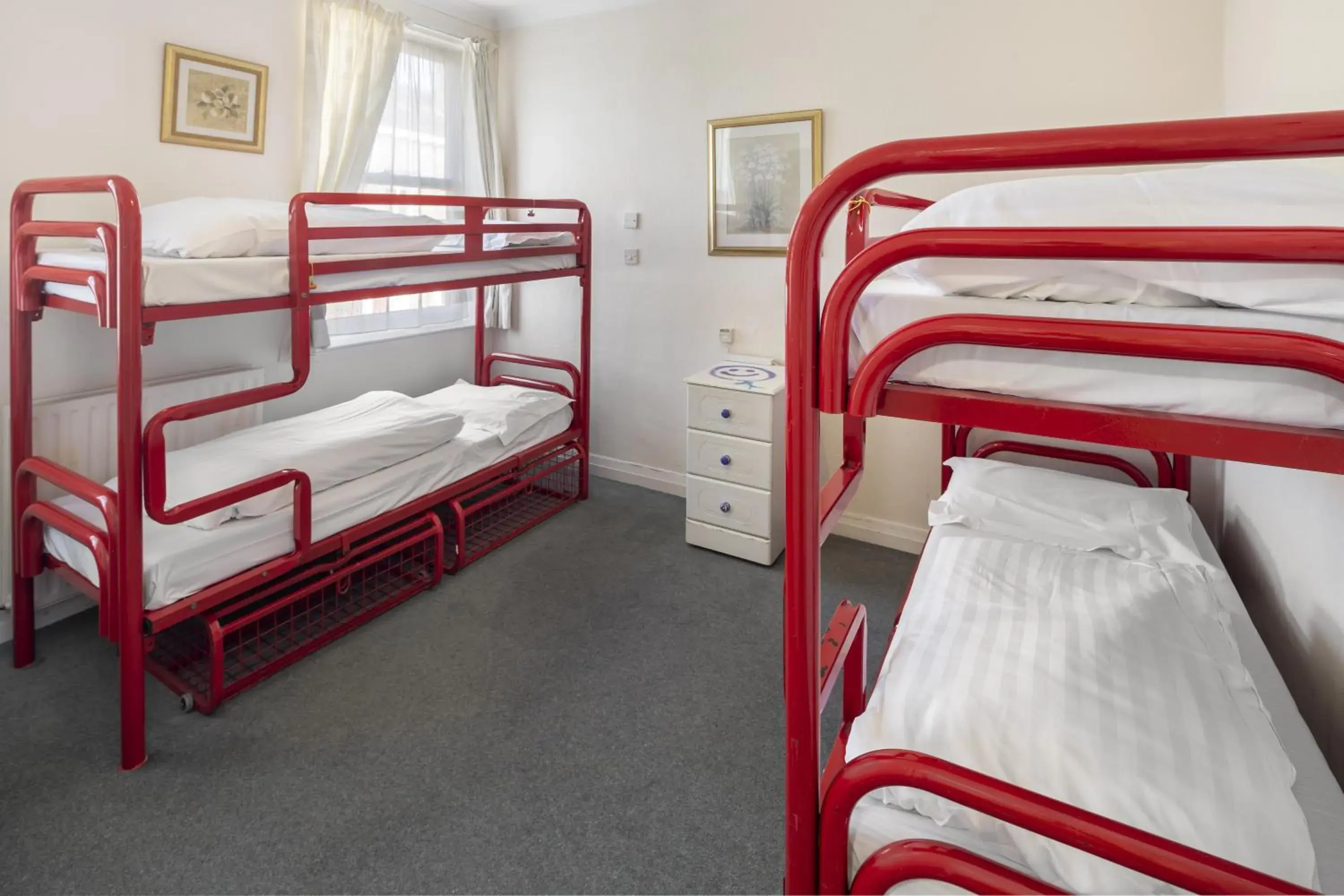 Bed in 4-Bed Female Dormitory Room in Astor York Hostel Bed in 4-Bed Female Dormitory Room in Astor York Hostel