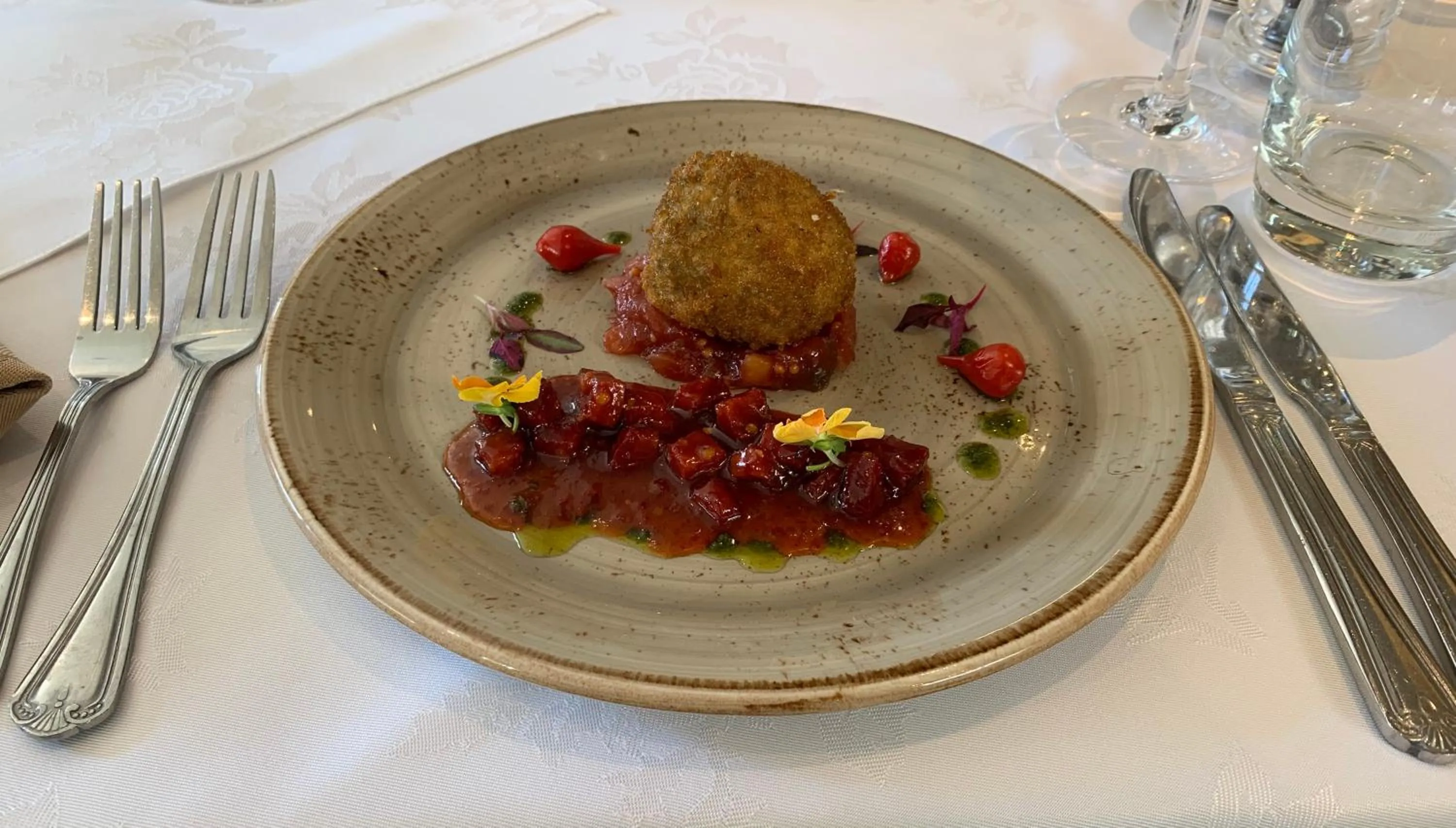 Restaurant/places to eat in Avisford Park Hotel